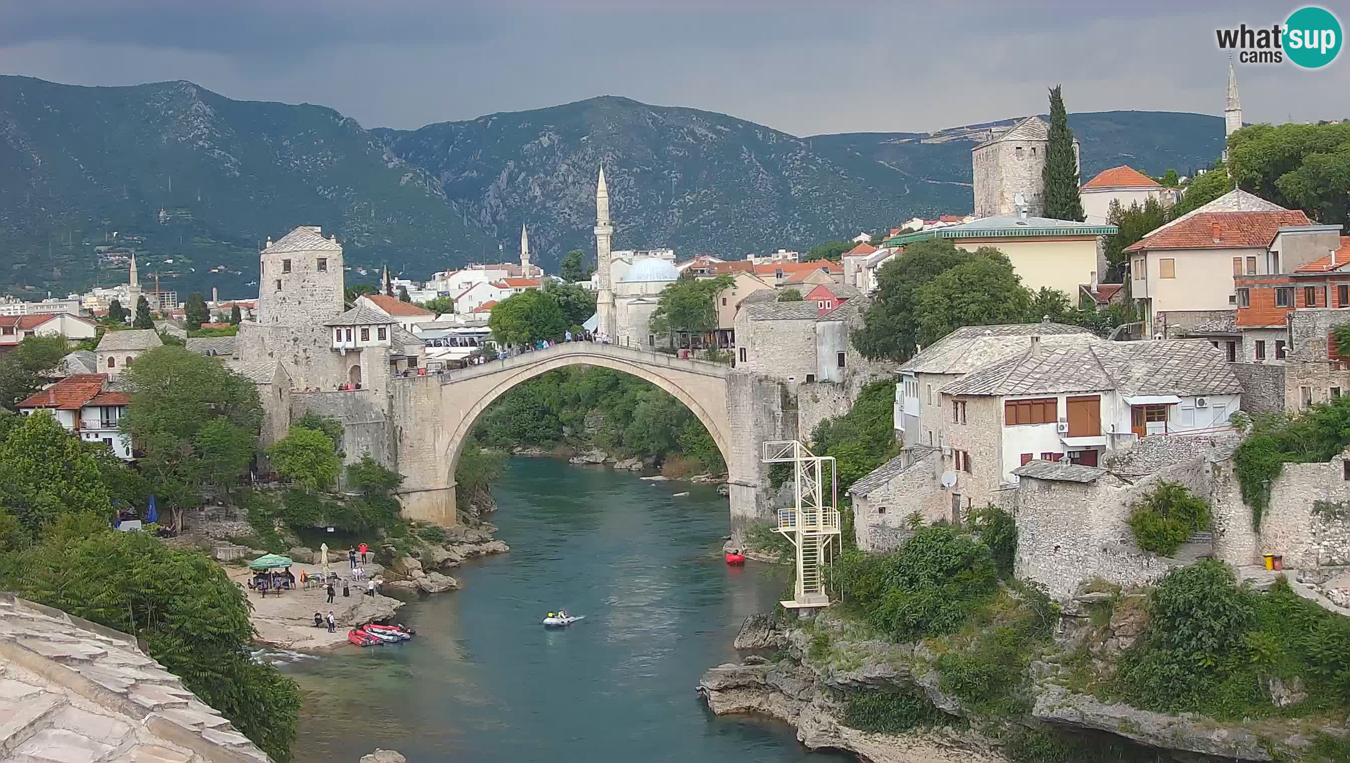 Mostar webkamera – Die Alte Brücke über den Fluss Neretva