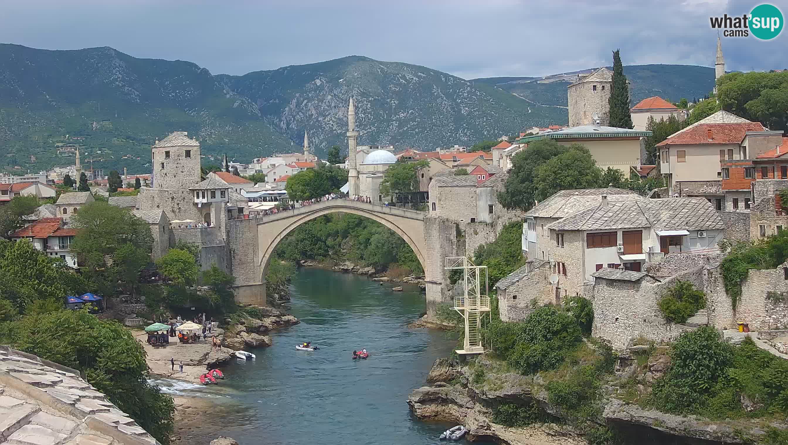 Mostar webkamera – Die Alte Brücke über den Fluss Neretva