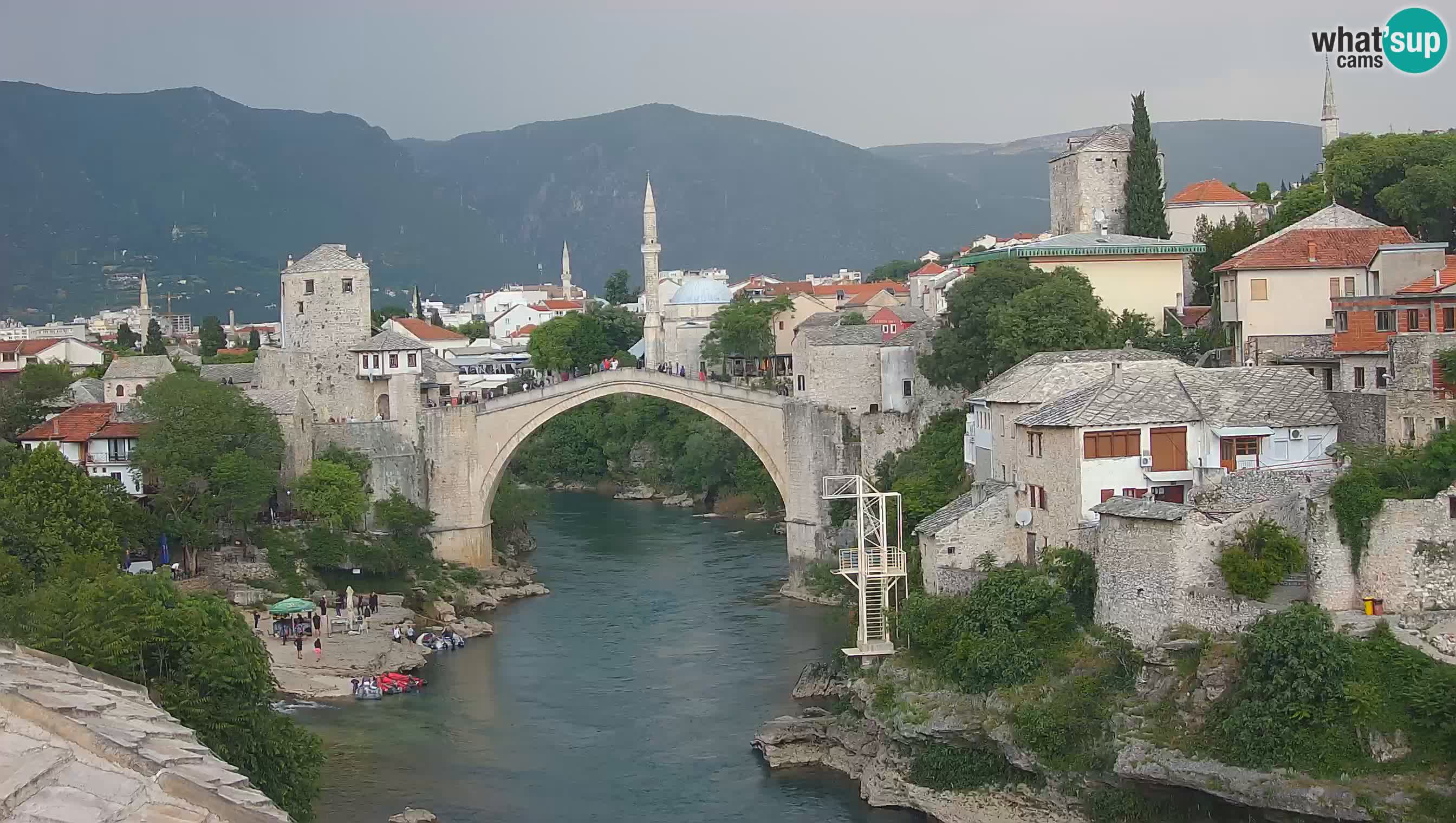 Mostar webkamera – Die Alte Brücke über den Fluss Neretva