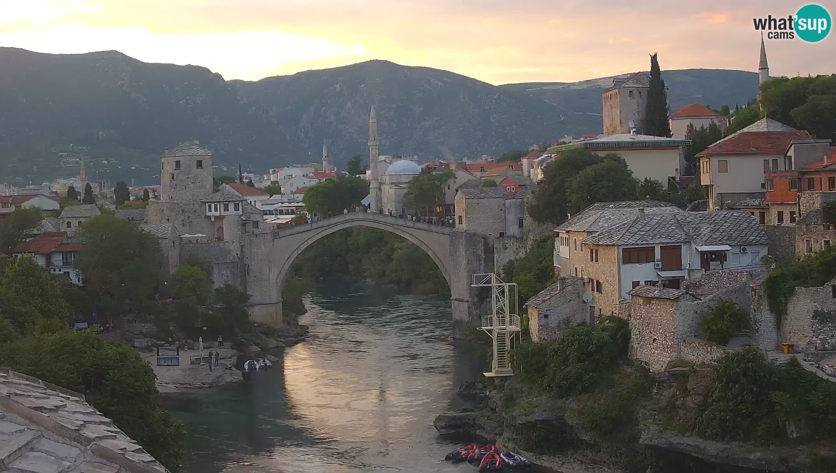 Mostar webkamera – Die Alte Brücke über den Fluss Neretva