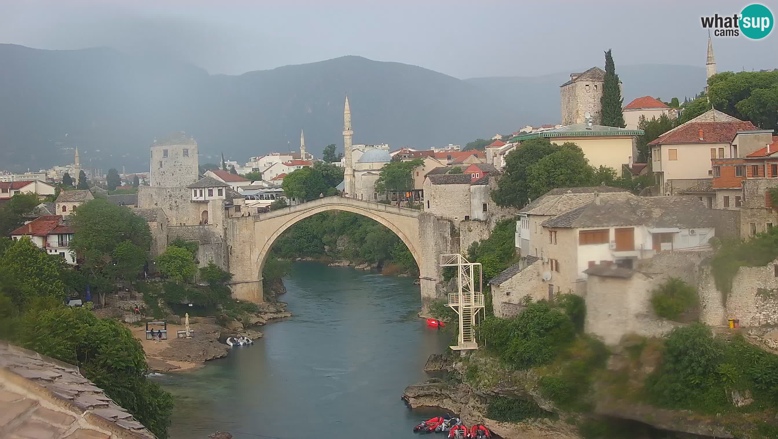 Mostar webkamera – Die Alte Brücke über den Fluss Neretva