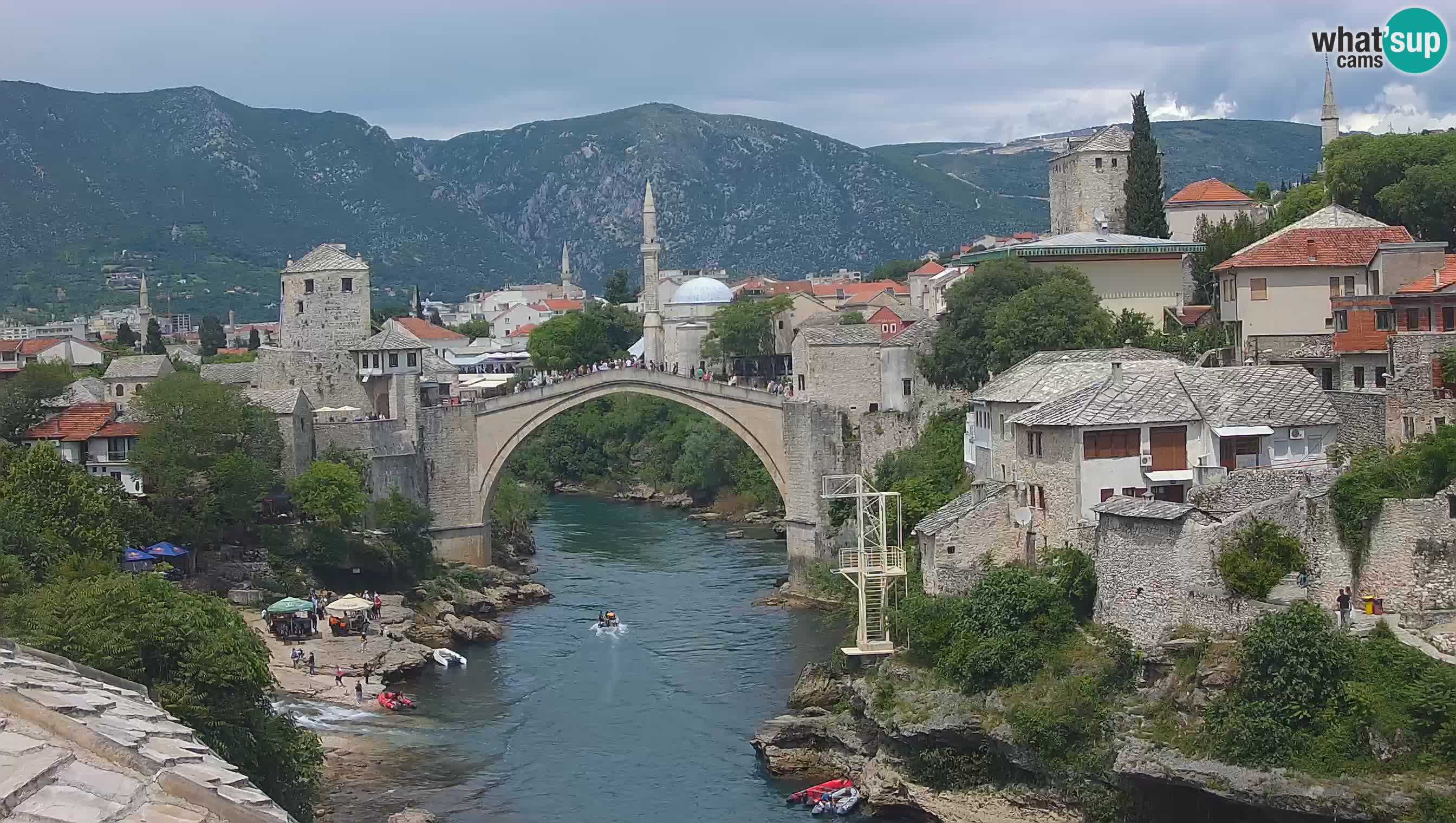 Mostar webkamera – Die Alte Brücke über den Fluss Neretva