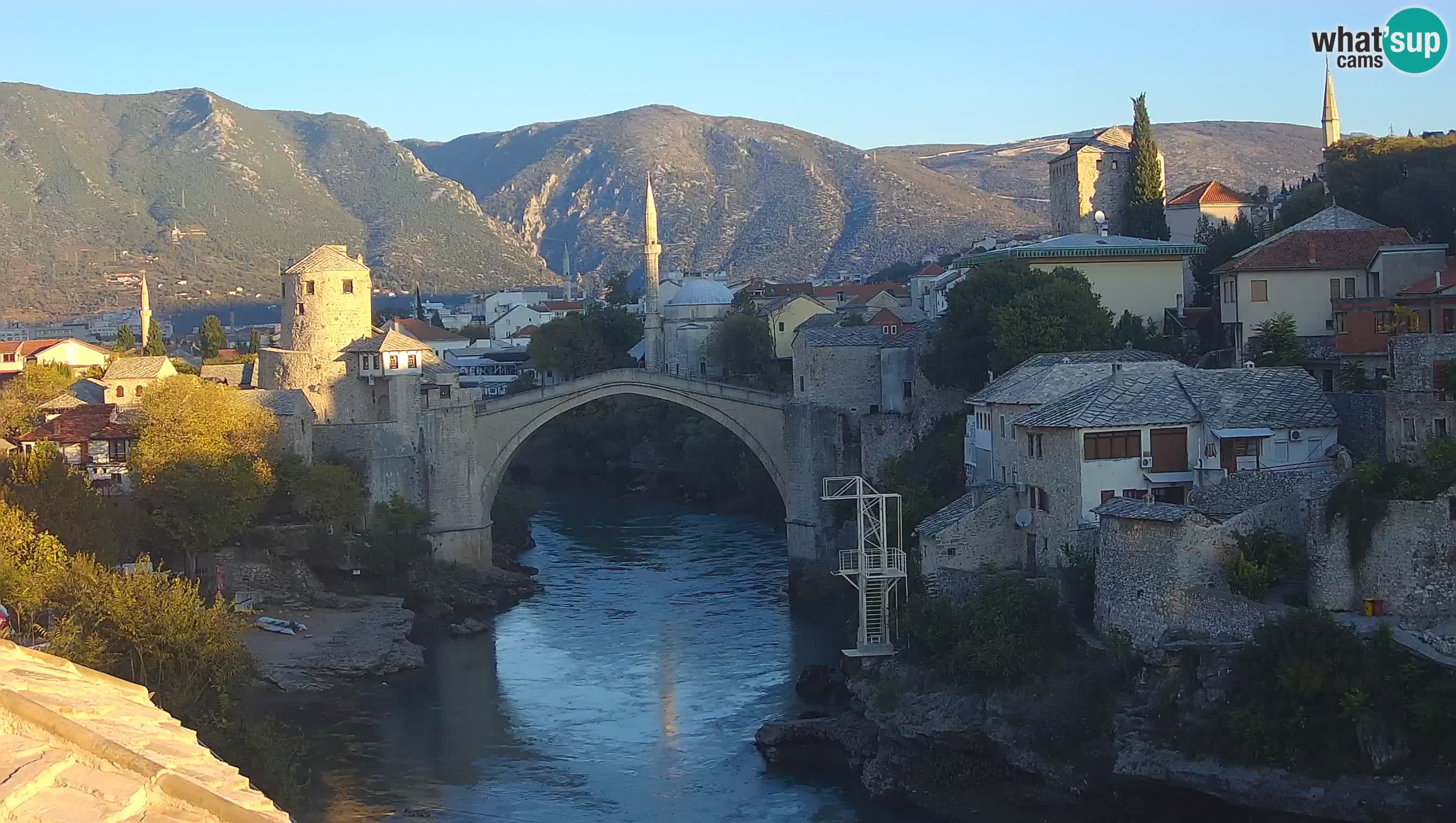 Mostar webkamera – Die Alte Brücke über den Fluss Neretva