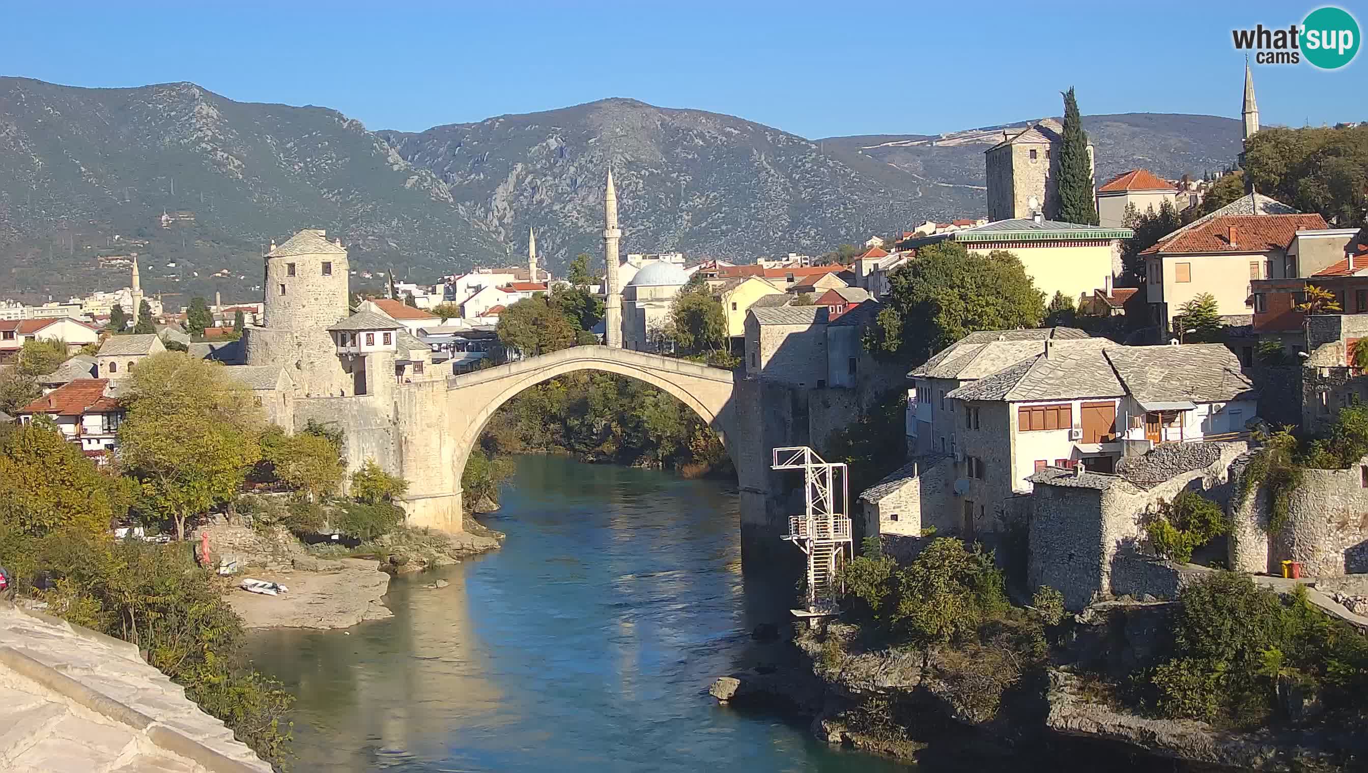 Mostar webkamera – Die Alte Brücke über den Fluss Neretva