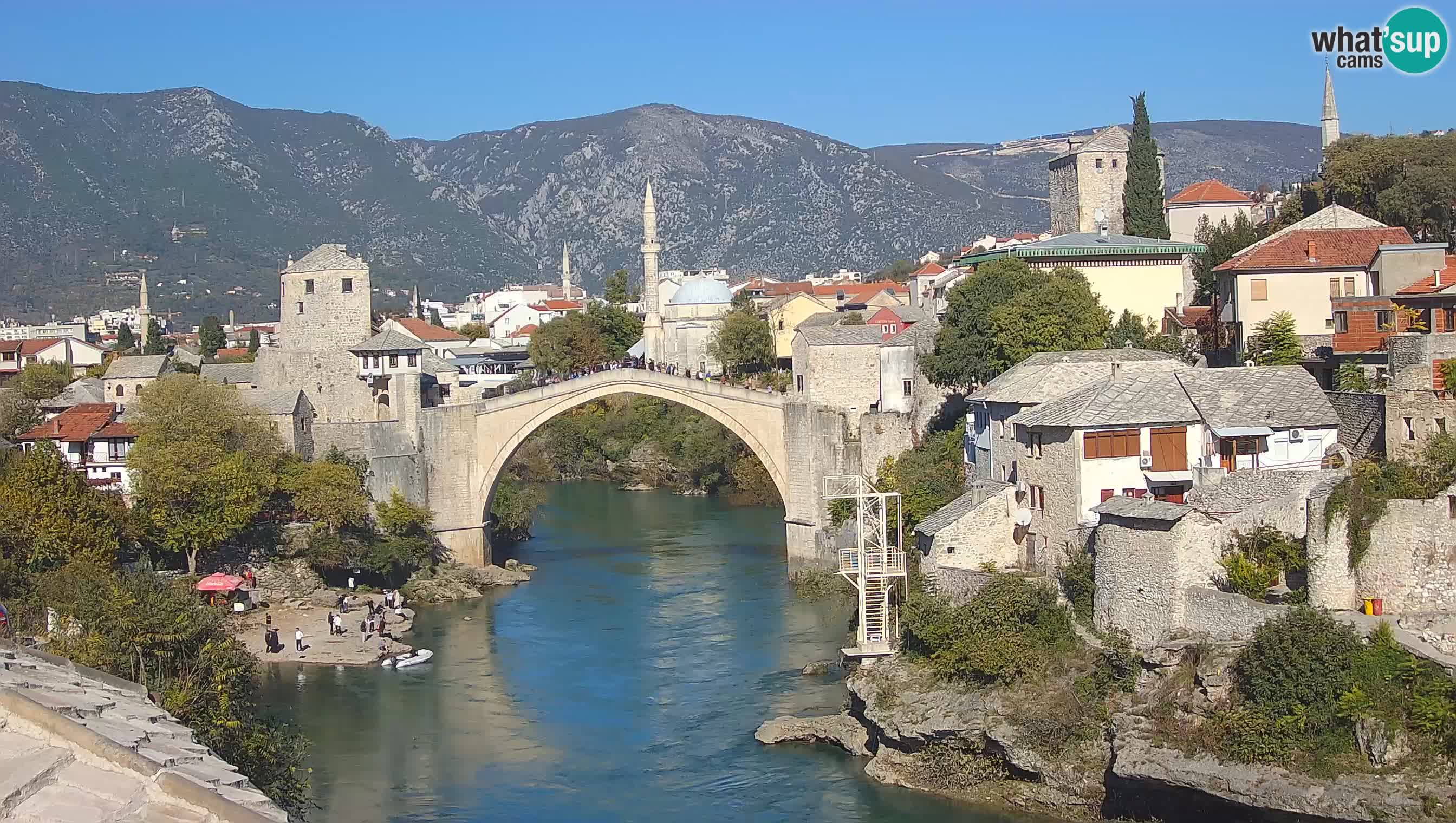 Mostar webkamera – Die Alte Brücke über den Fluss Neretva