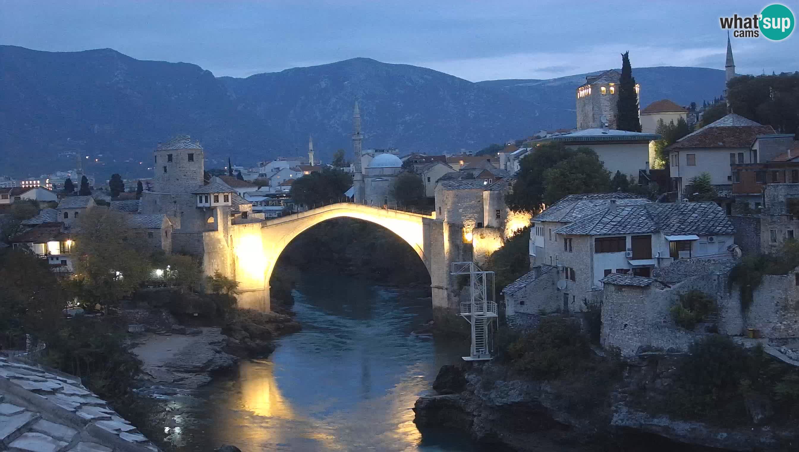 Mostar webkamera – Die Alte Brücke über den Fluss Neretva