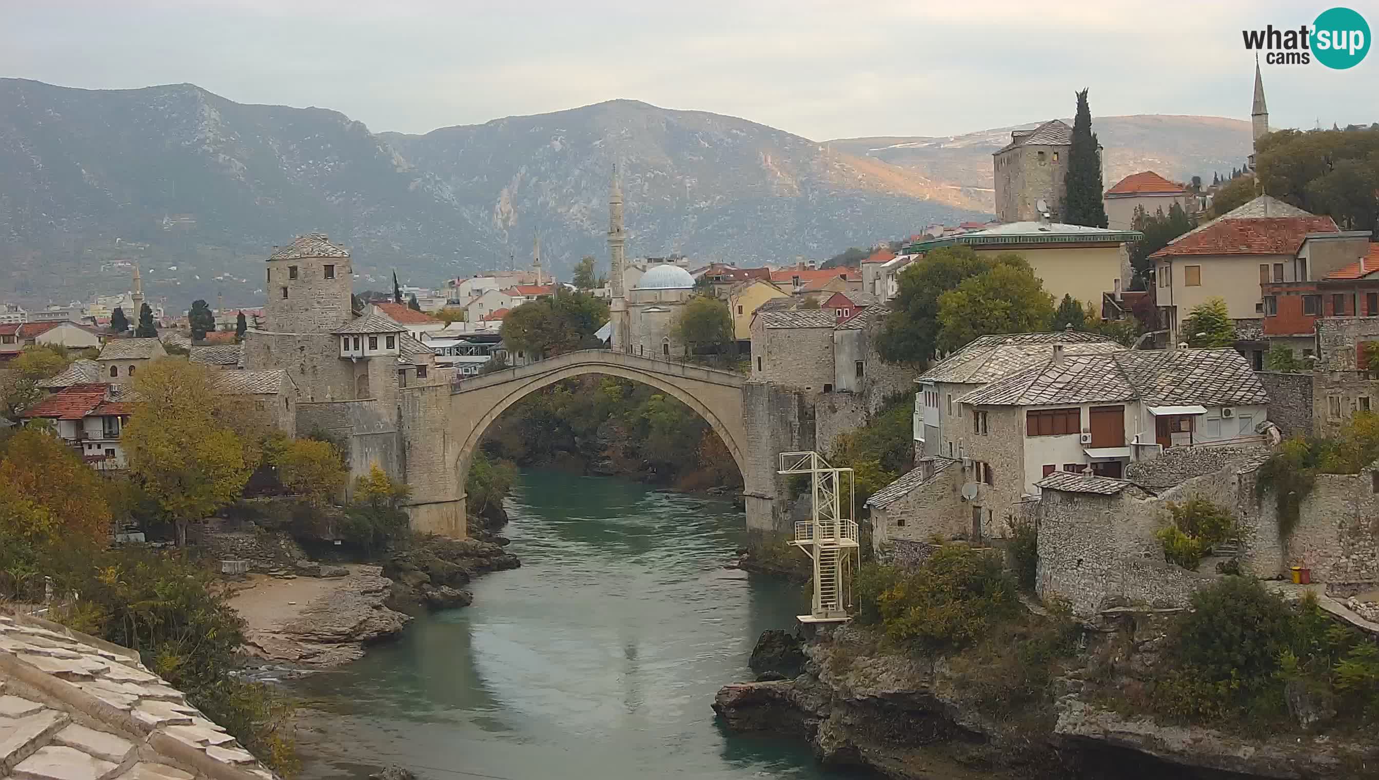 Mostar webkamera – Die Alte Brücke über den Fluss Neretva