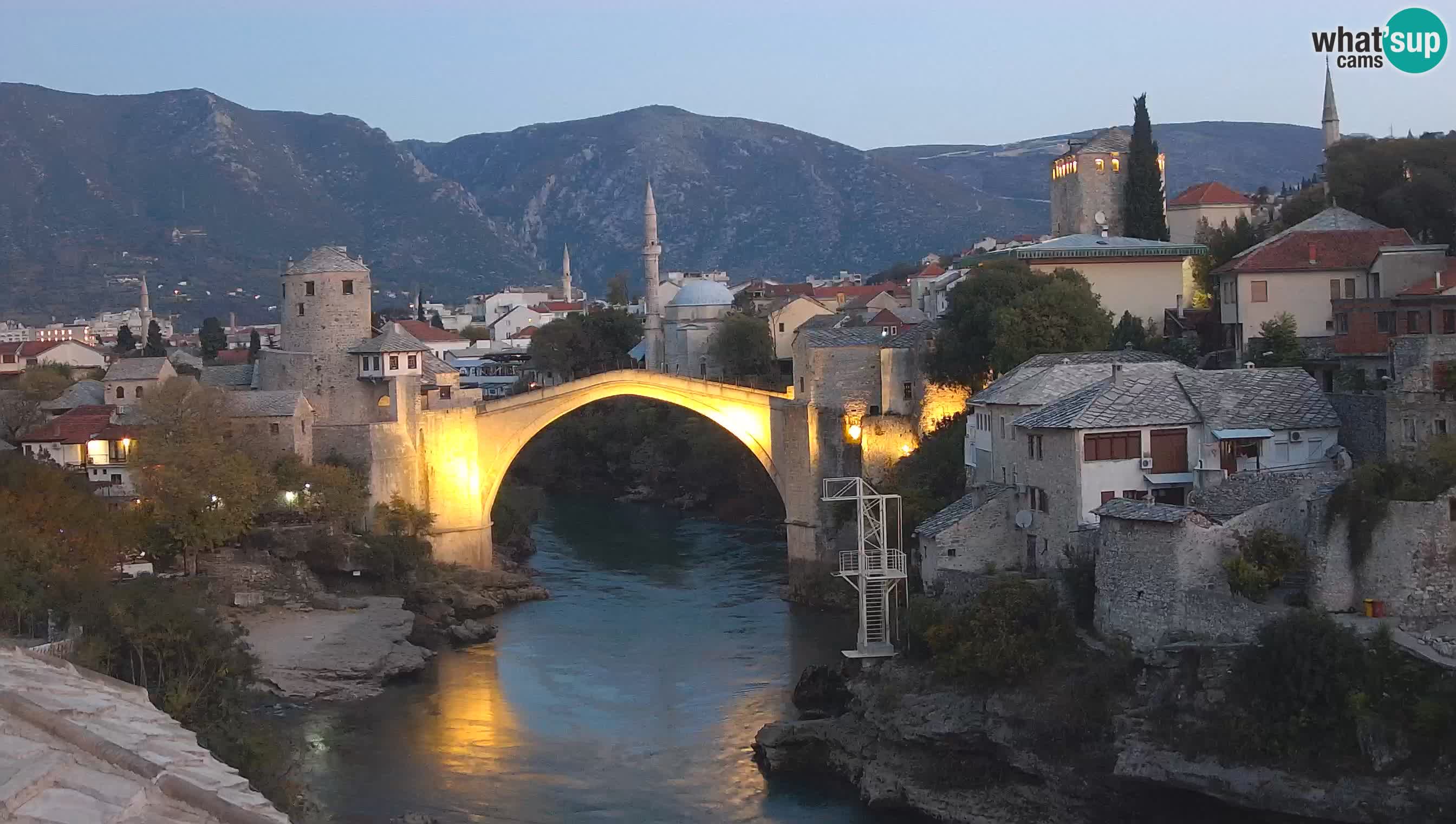 Mostar webkamera – Die Alte Brücke über den Fluss Neretva