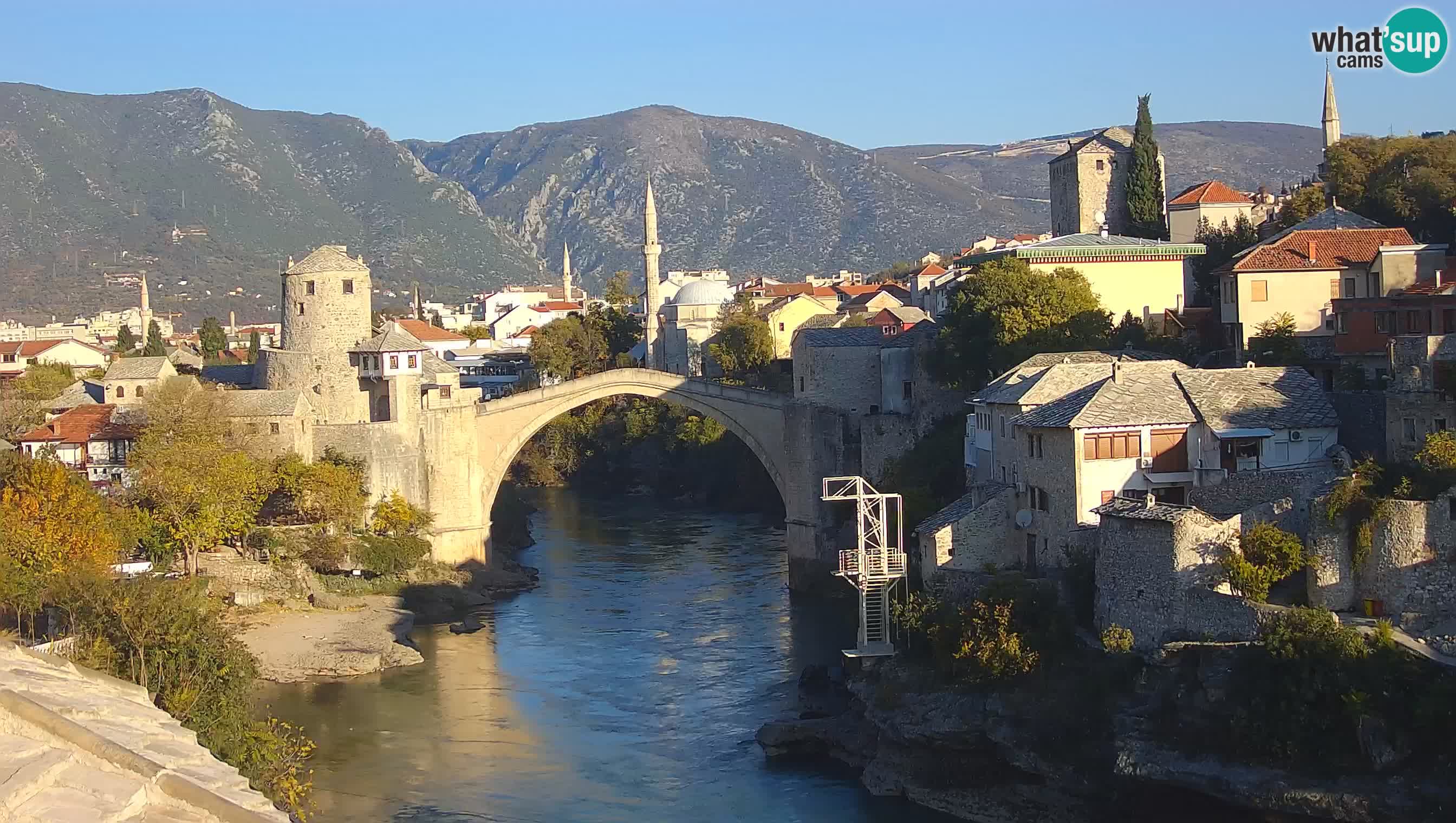 Mostar webkamera – Die Alte Brücke über den Fluss Neretva