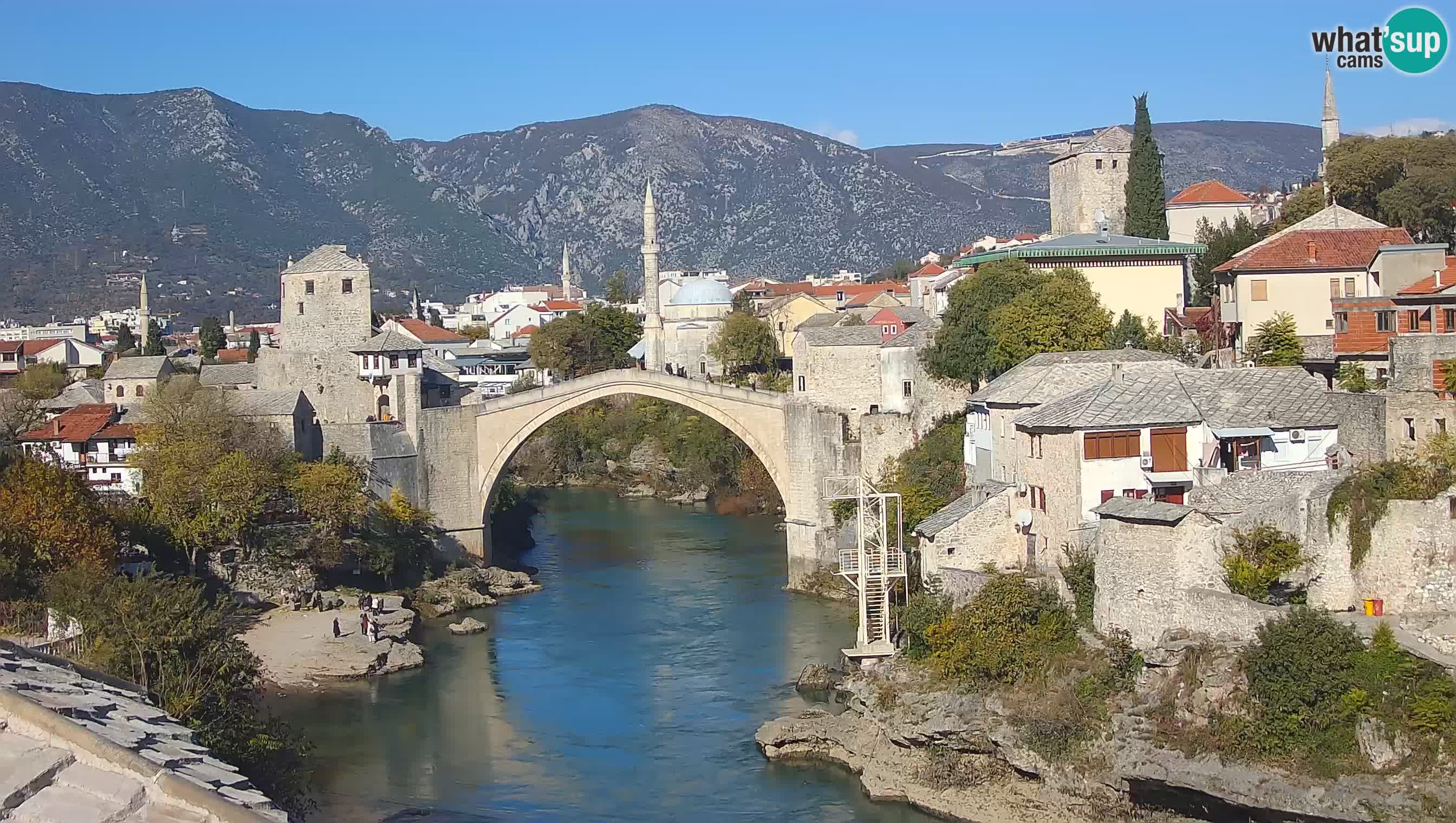 Mostar webkamera – Die Alte Brücke über den Fluss Neretva