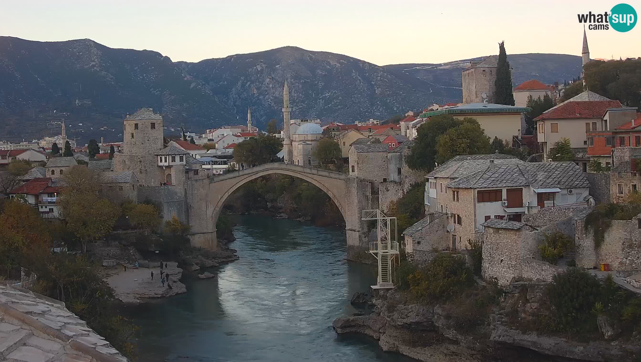 Mostar webkamera – Die Alte Brücke über den Fluss Neretva