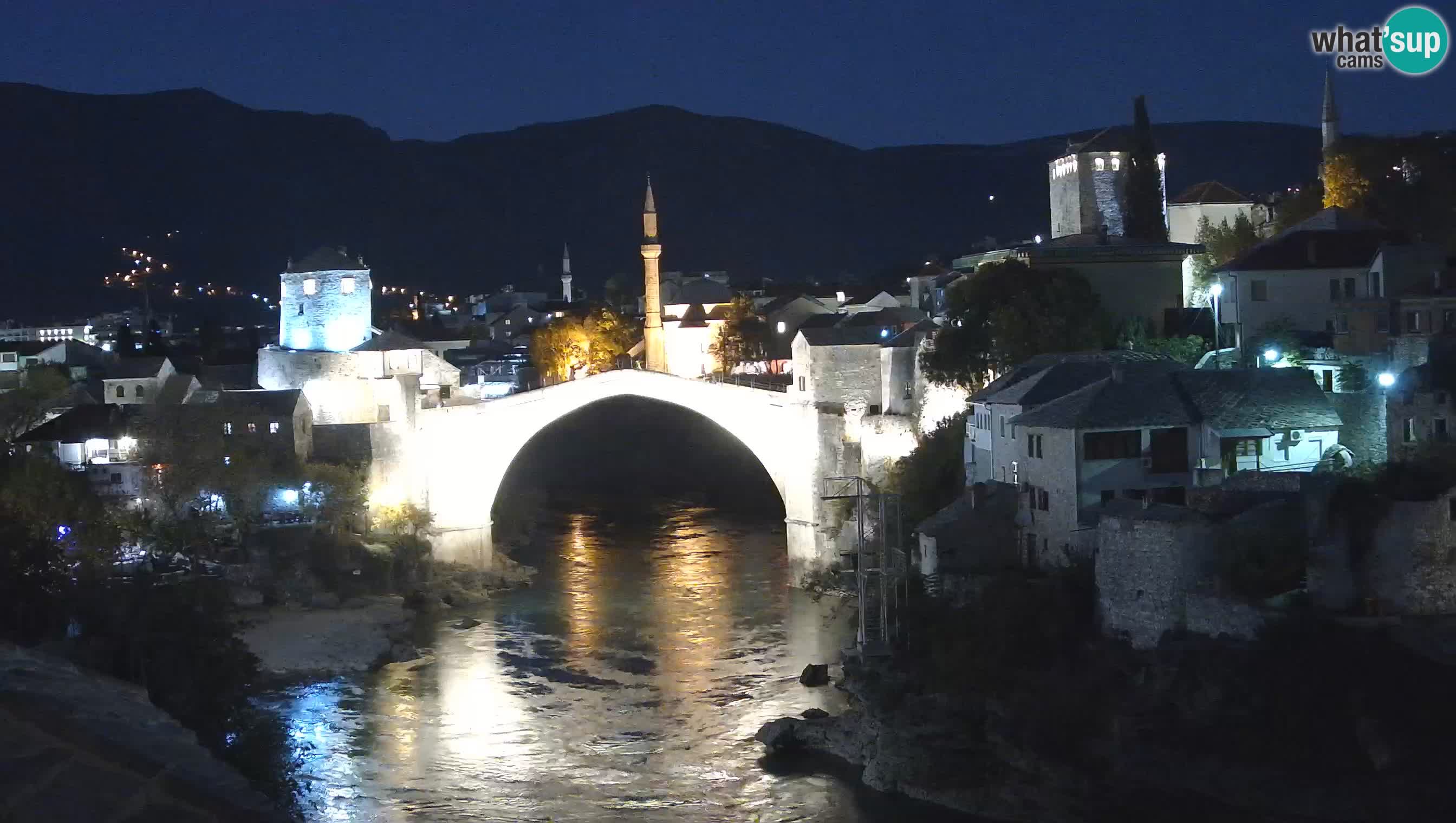 Mostar webkamera – Die Alte Brücke über den Fluss Neretva