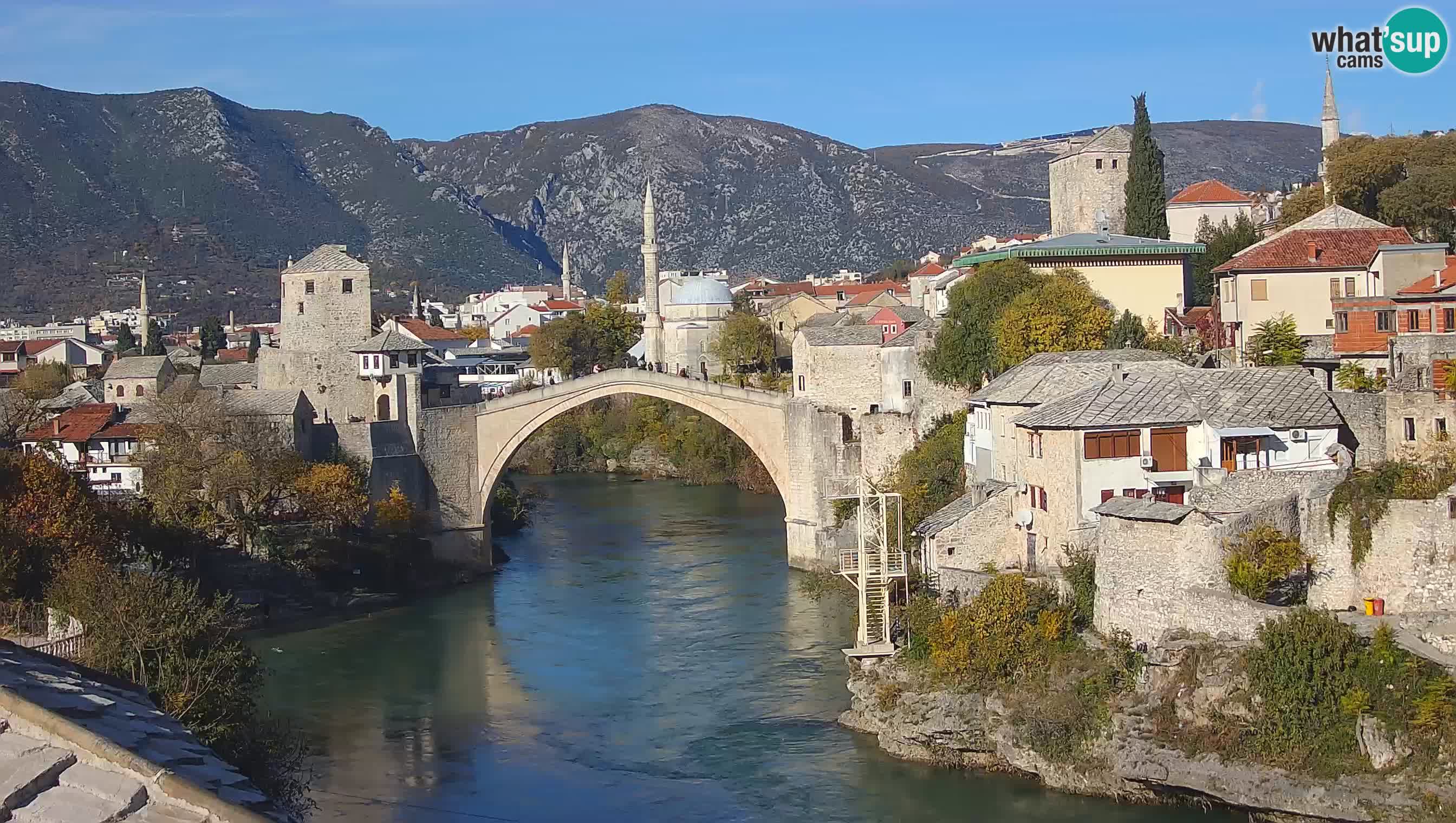 Mostar webkamera – Die Alte Brücke über den Fluss Neretva