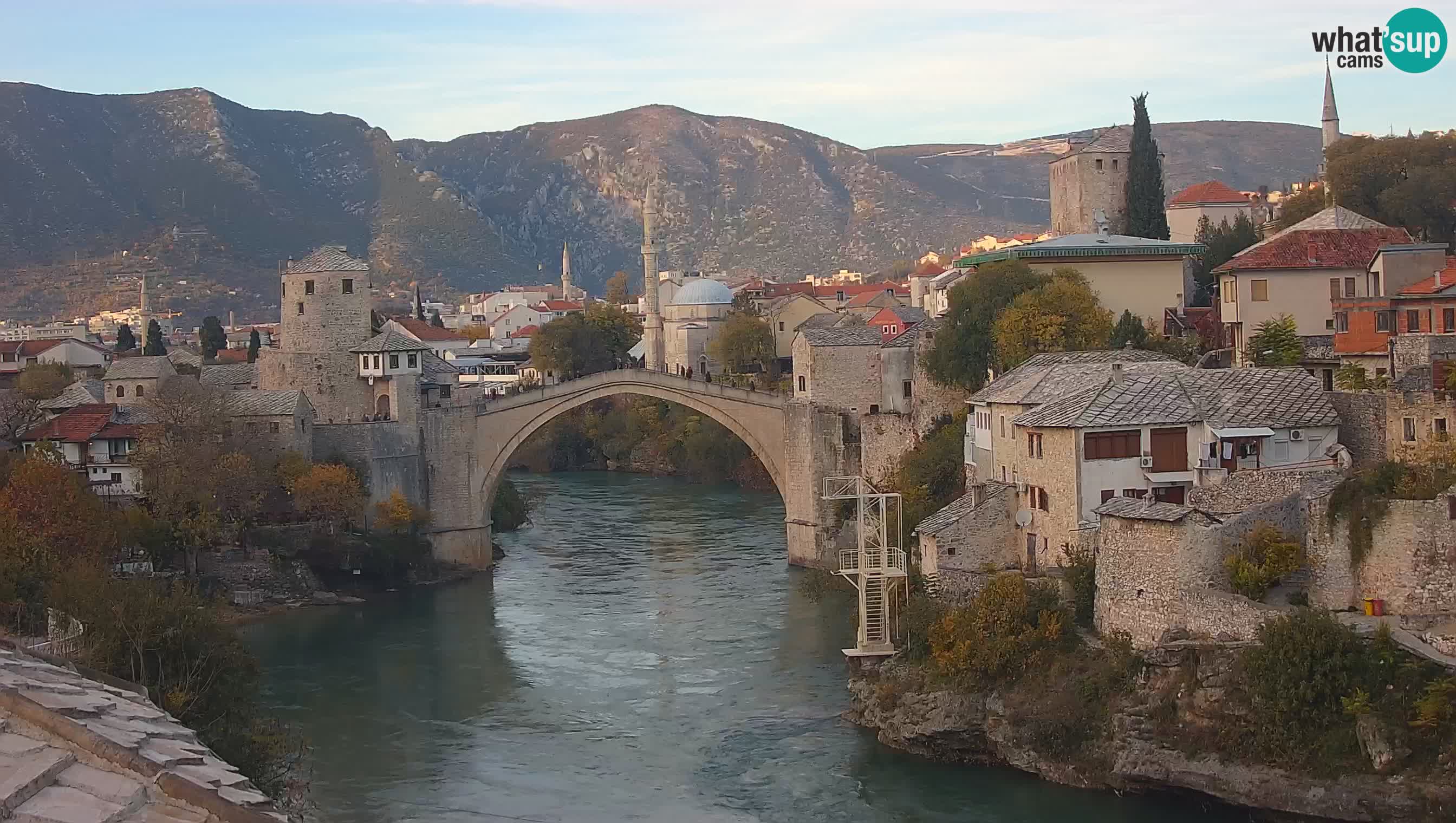 Mostar webkamera – Die Alte Brücke über den Fluss Neretva