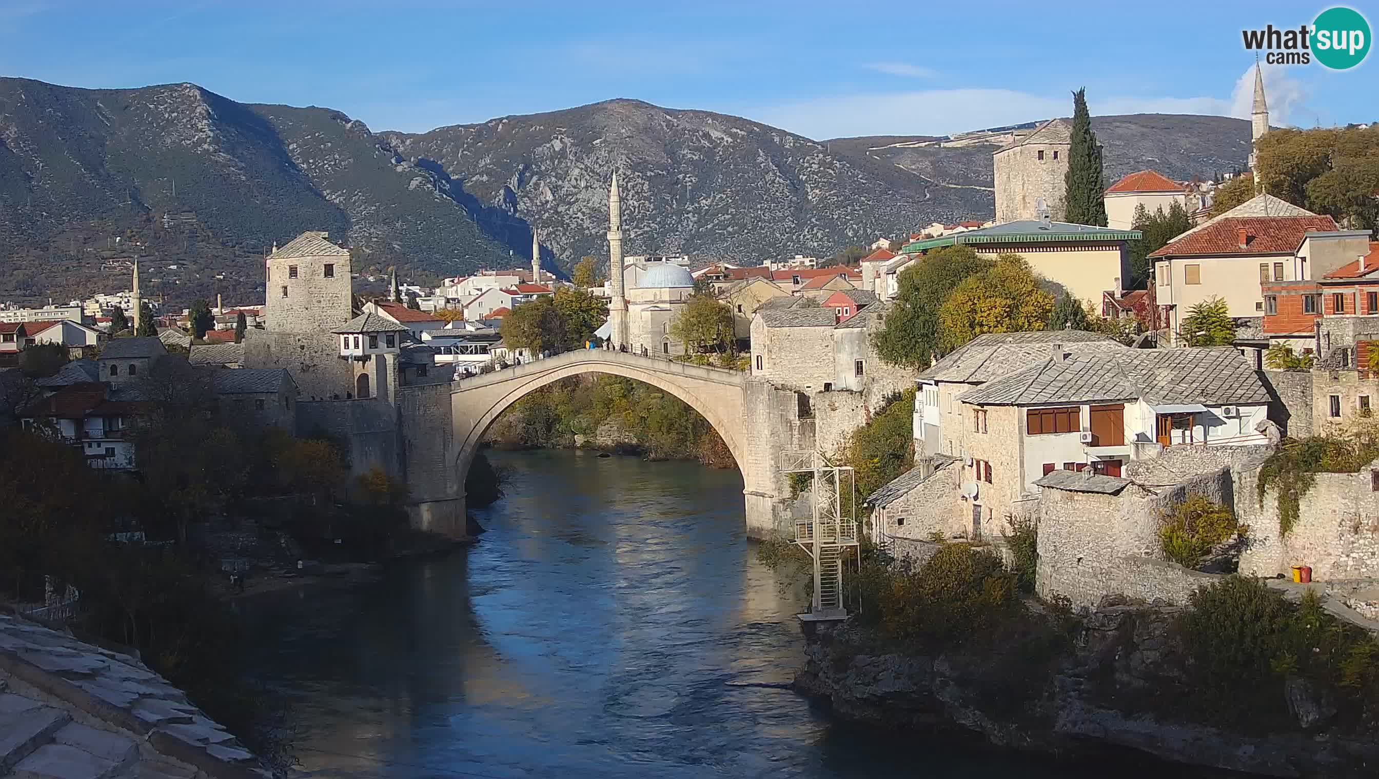 Mostar webkamera – Die Alte Brücke über den Fluss Neretva