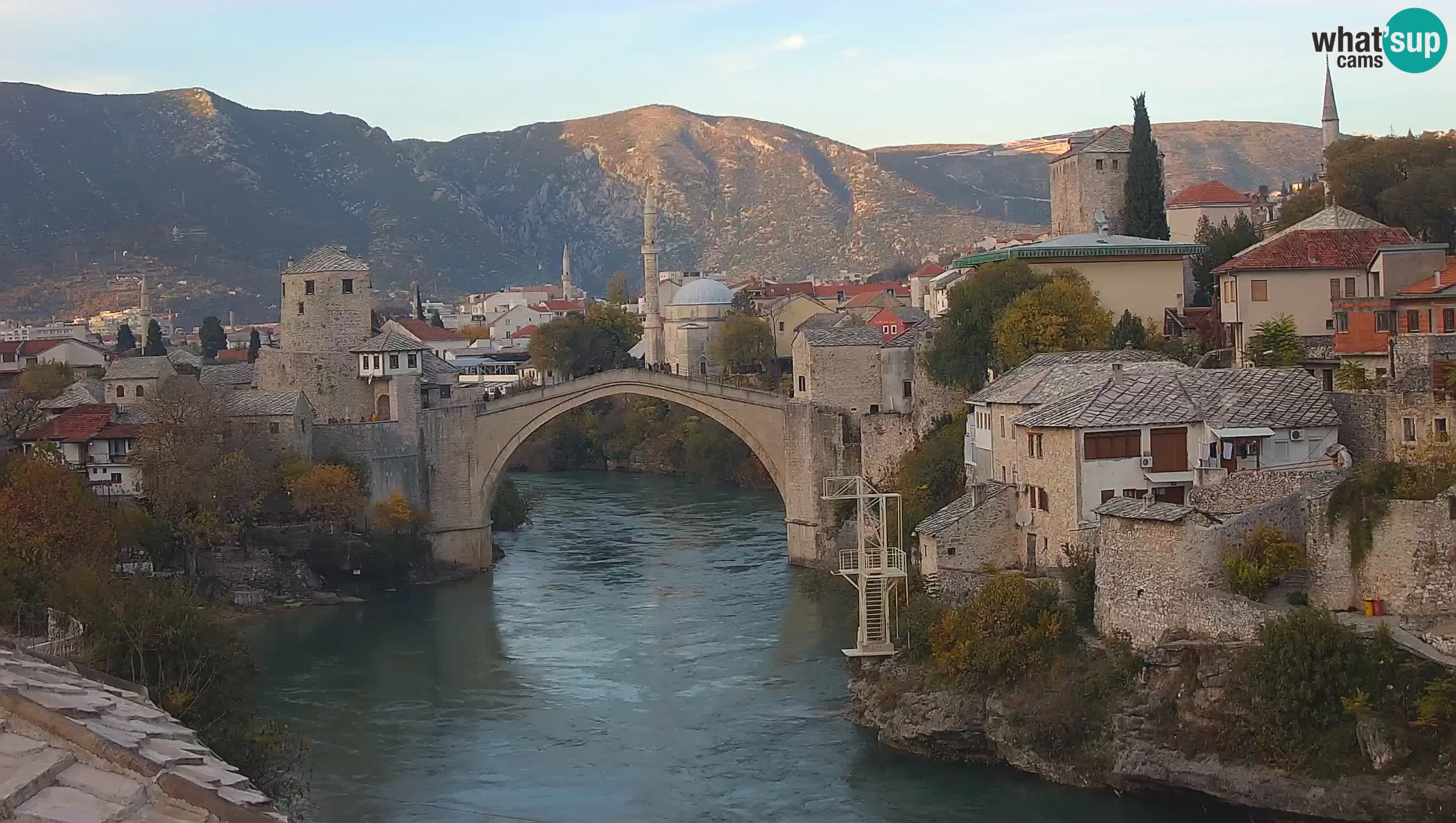 Mostar webkamera – Die Alte Brücke über den Fluss Neretva