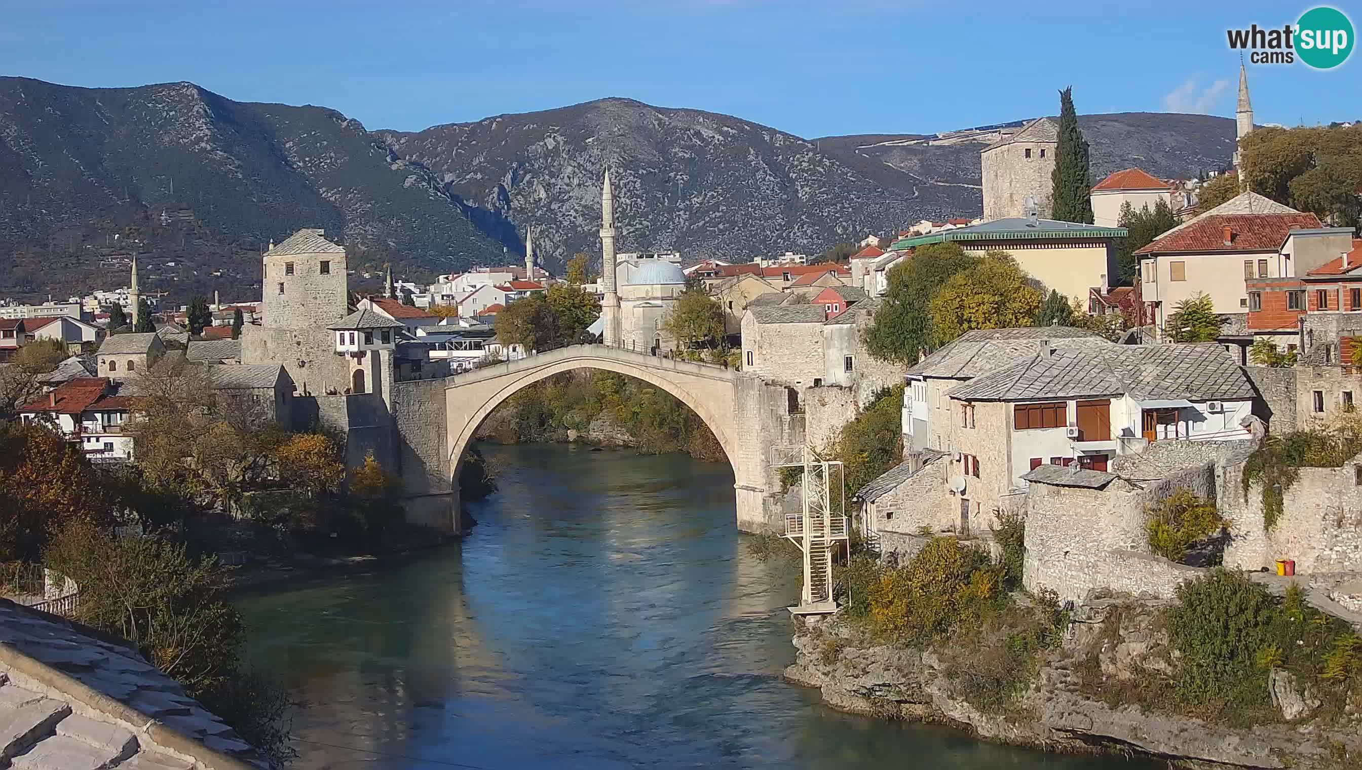 Mostar webkamera – Die Alte Brücke über den Fluss Neretva