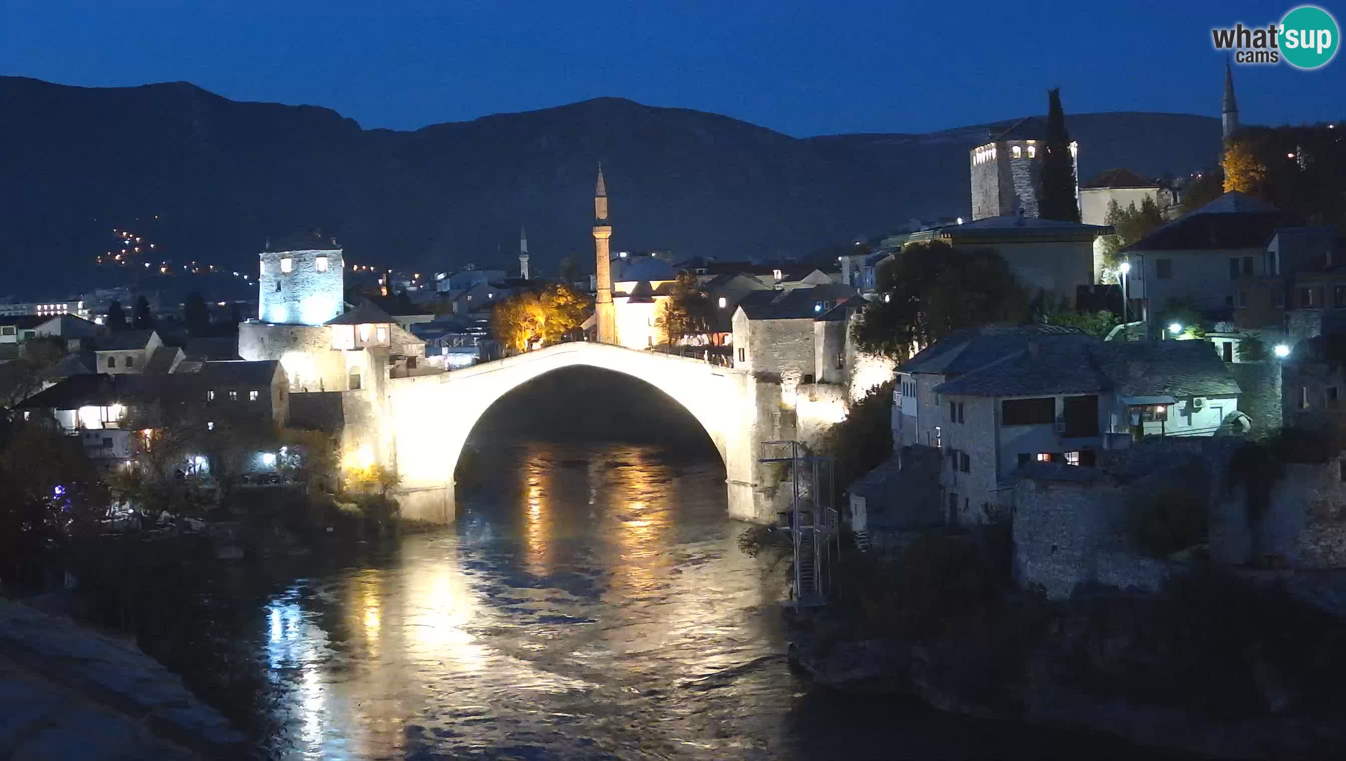 Mostar webkamera – Die Alte Brücke über den Fluss Neretva