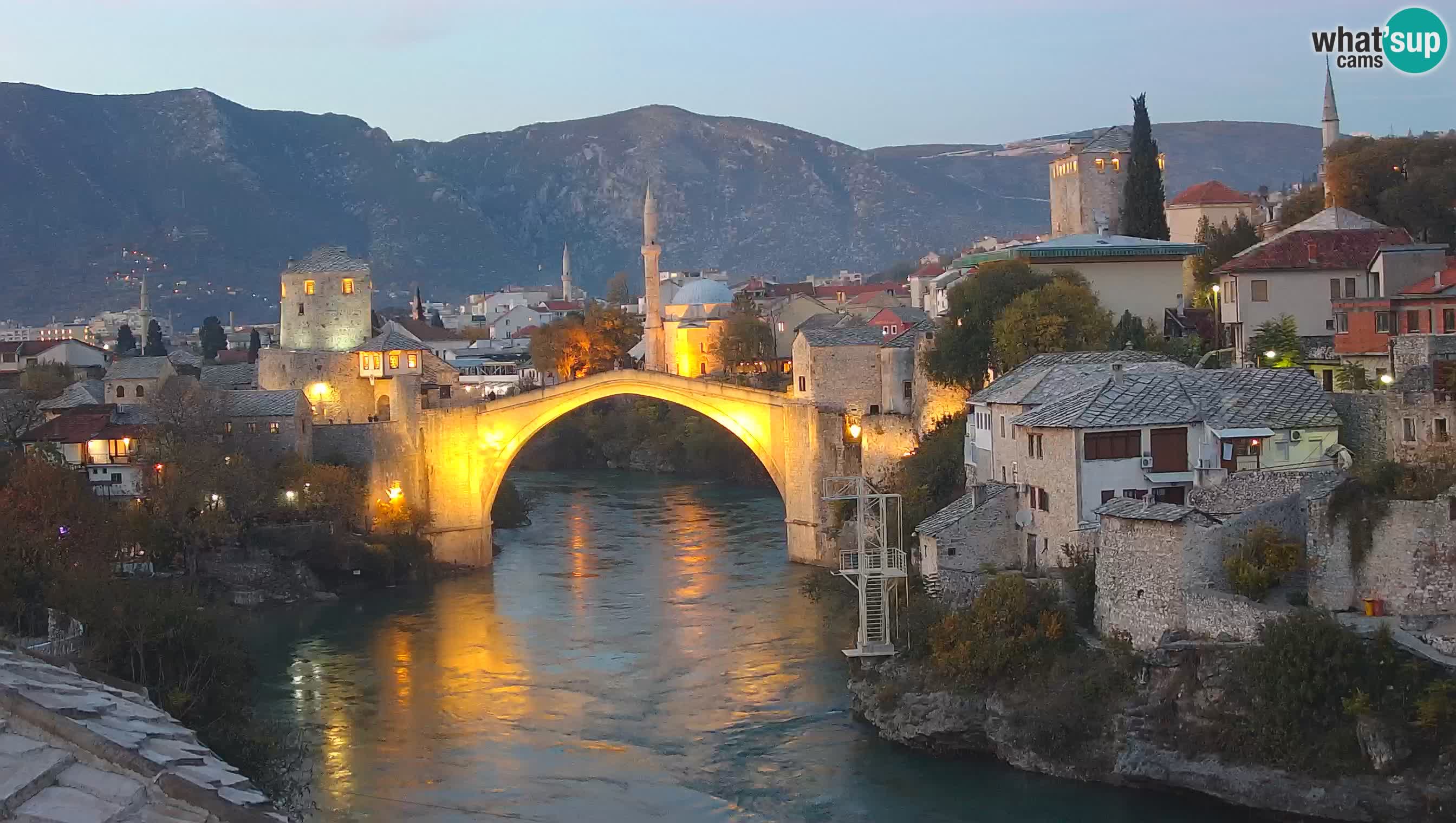 Mostar webkamera – Die Alte Brücke über den Fluss Neretva