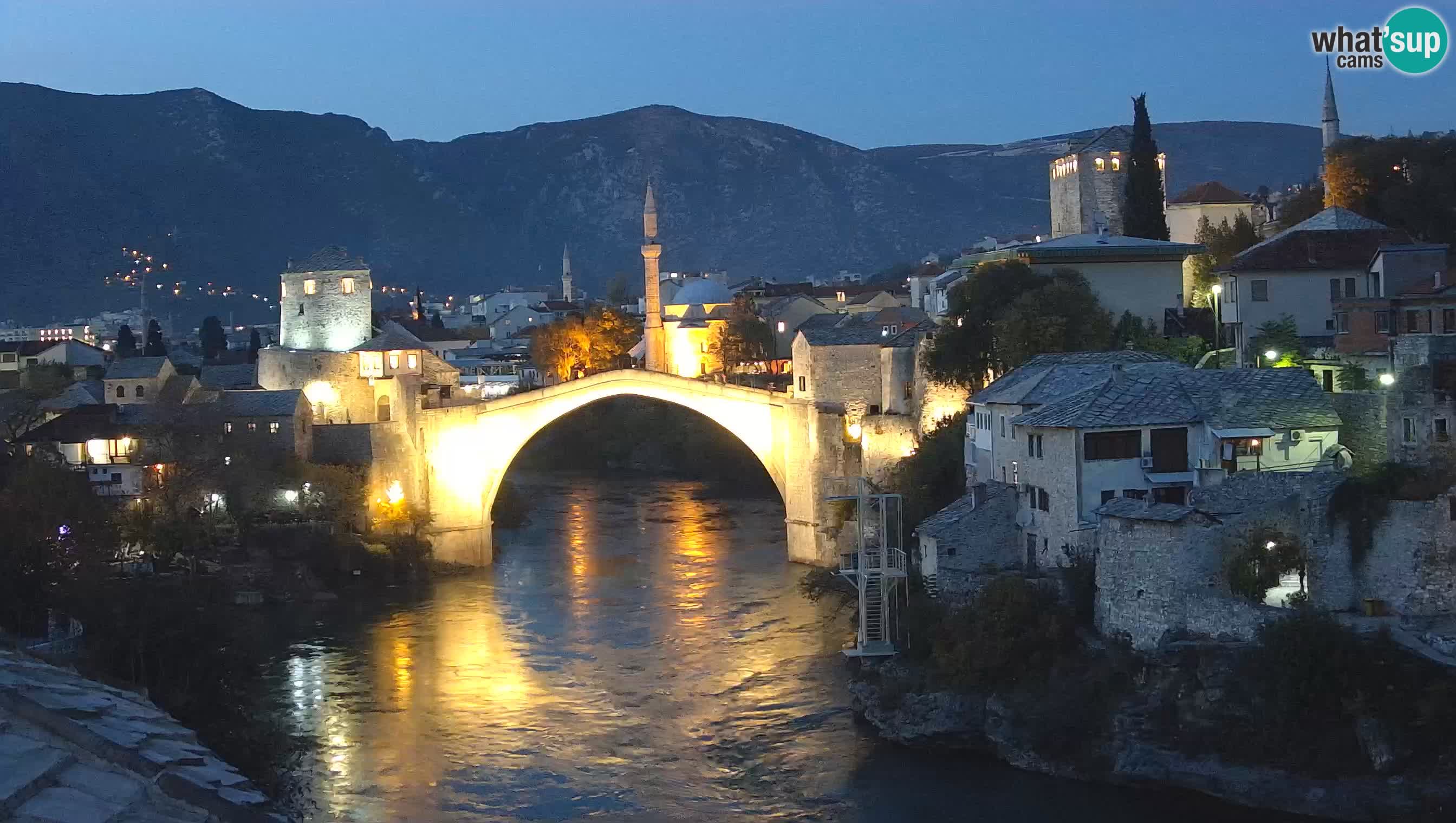 Mostar webkamera – Die Alte Brücke über den Fluss Neretva