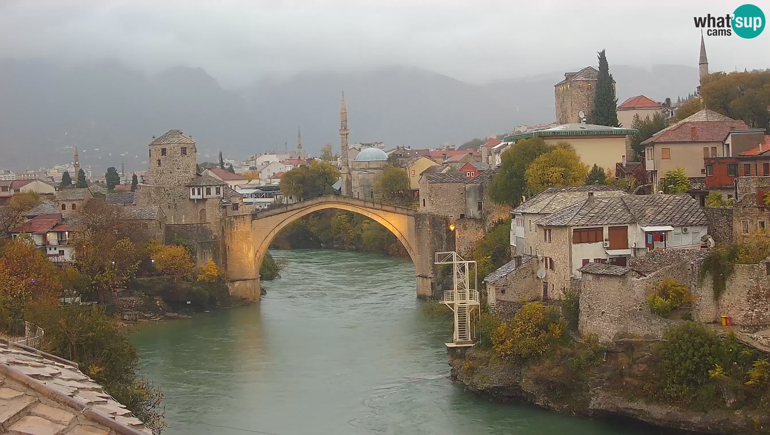 Mostar webkamera – Die Alte Brücke über den Fluss Neretva