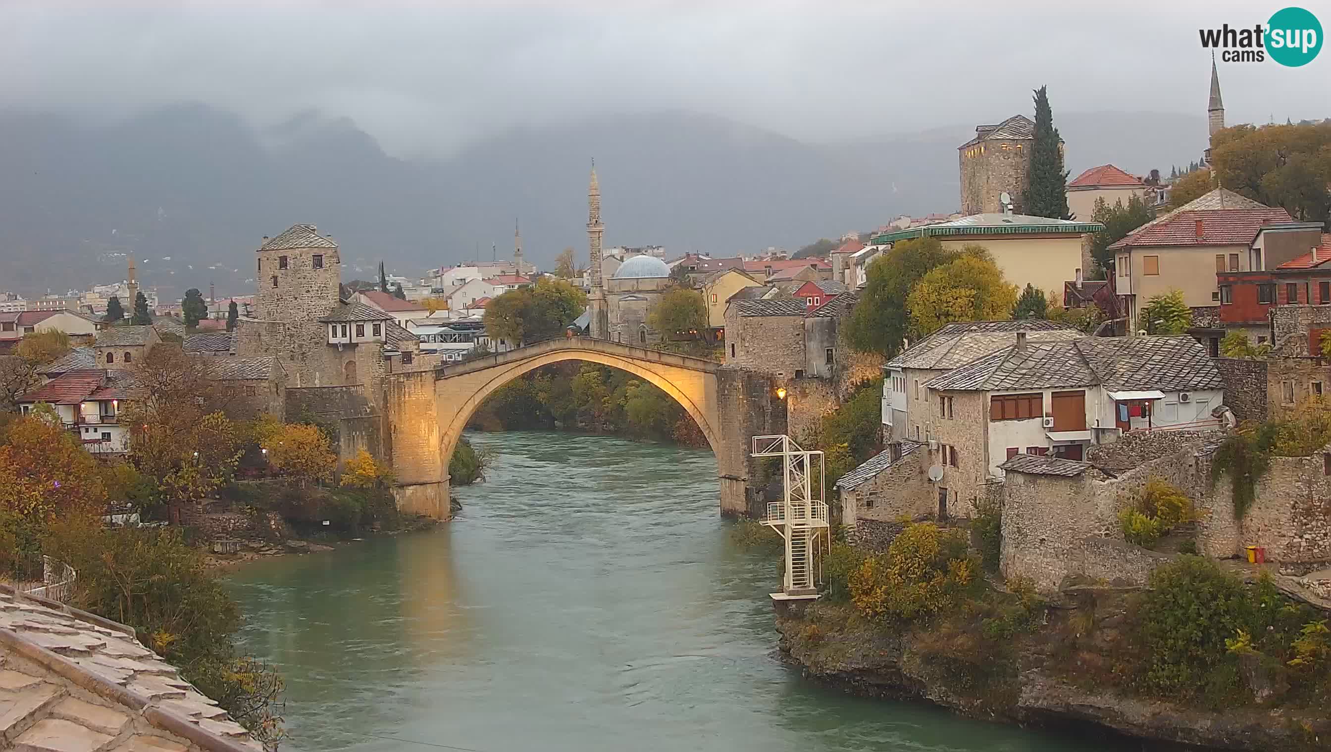 Mostar webkamera – Die Alte Brücke über den Fluss Neretva