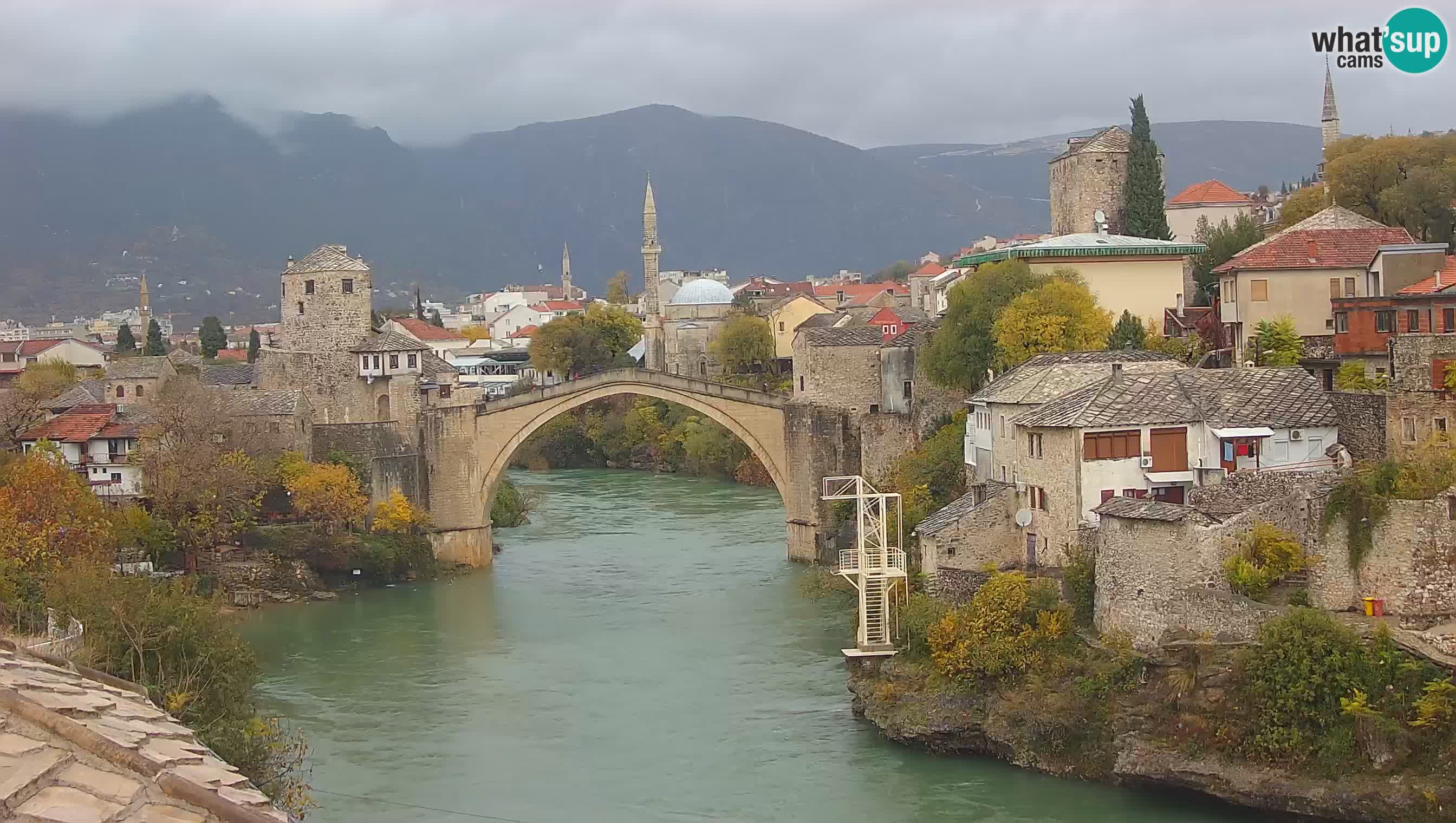 Mostar webkamera – Die Alte Brücke über den Fluss Neretva