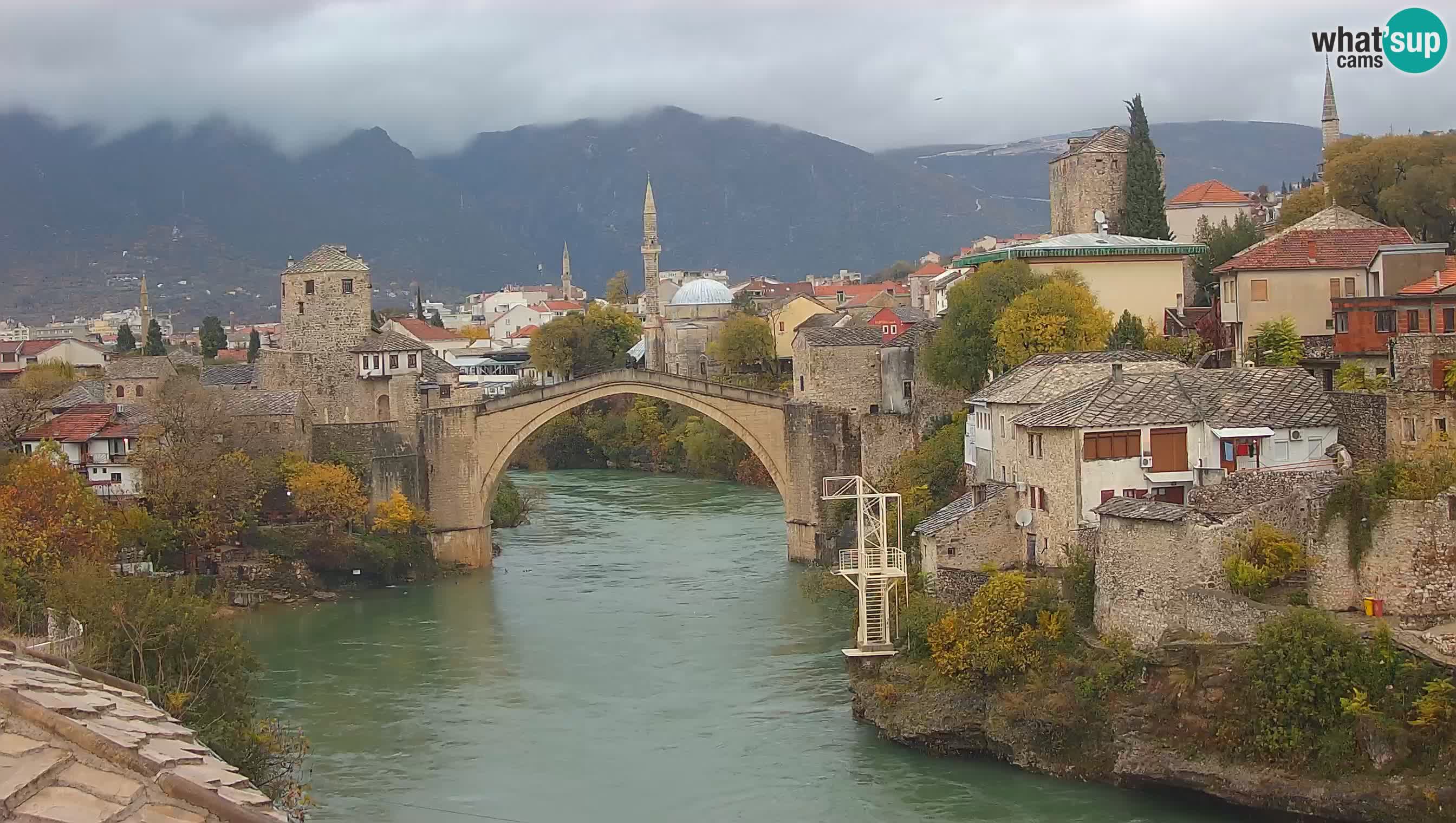 Mostar webkamera – Die Alte Brücke über den Fluss Neretva