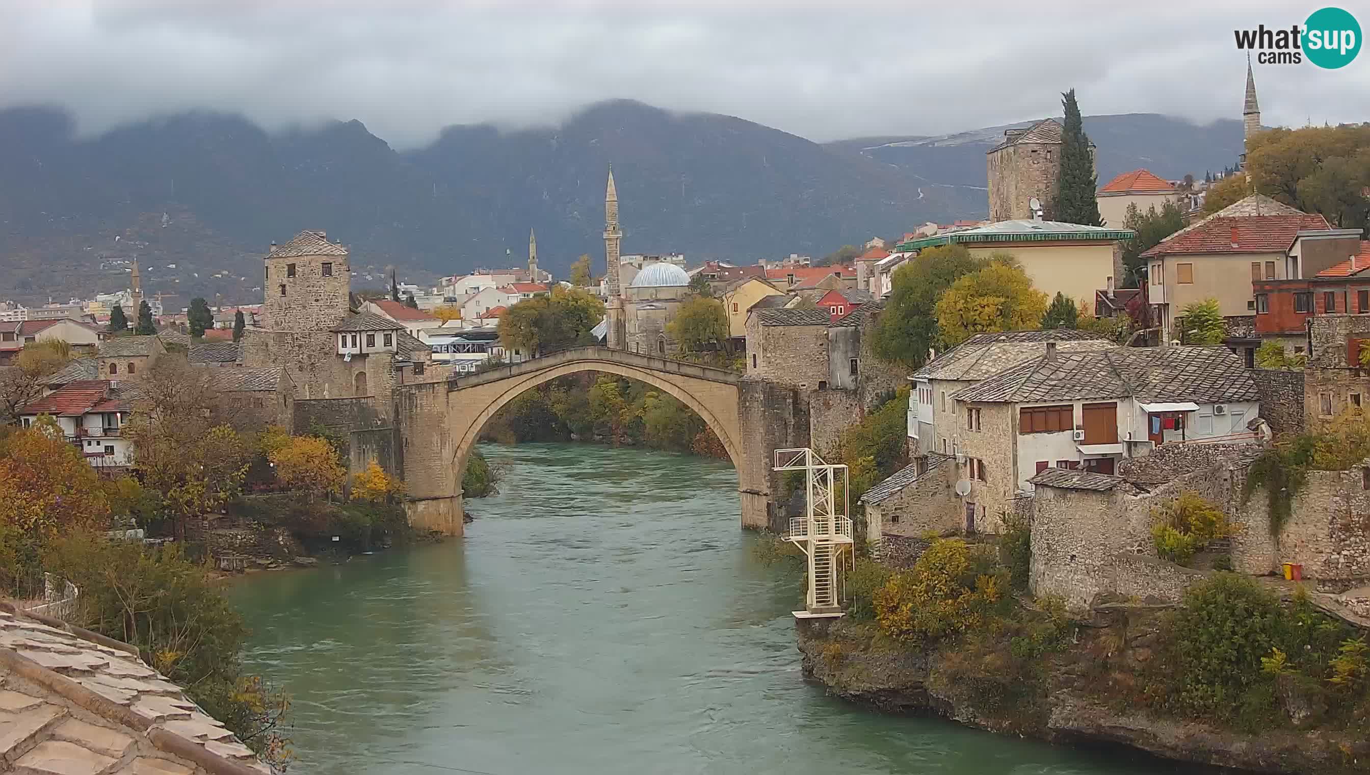 Mostar webkamera – Die Alte Brücke über den Fluss Neretva