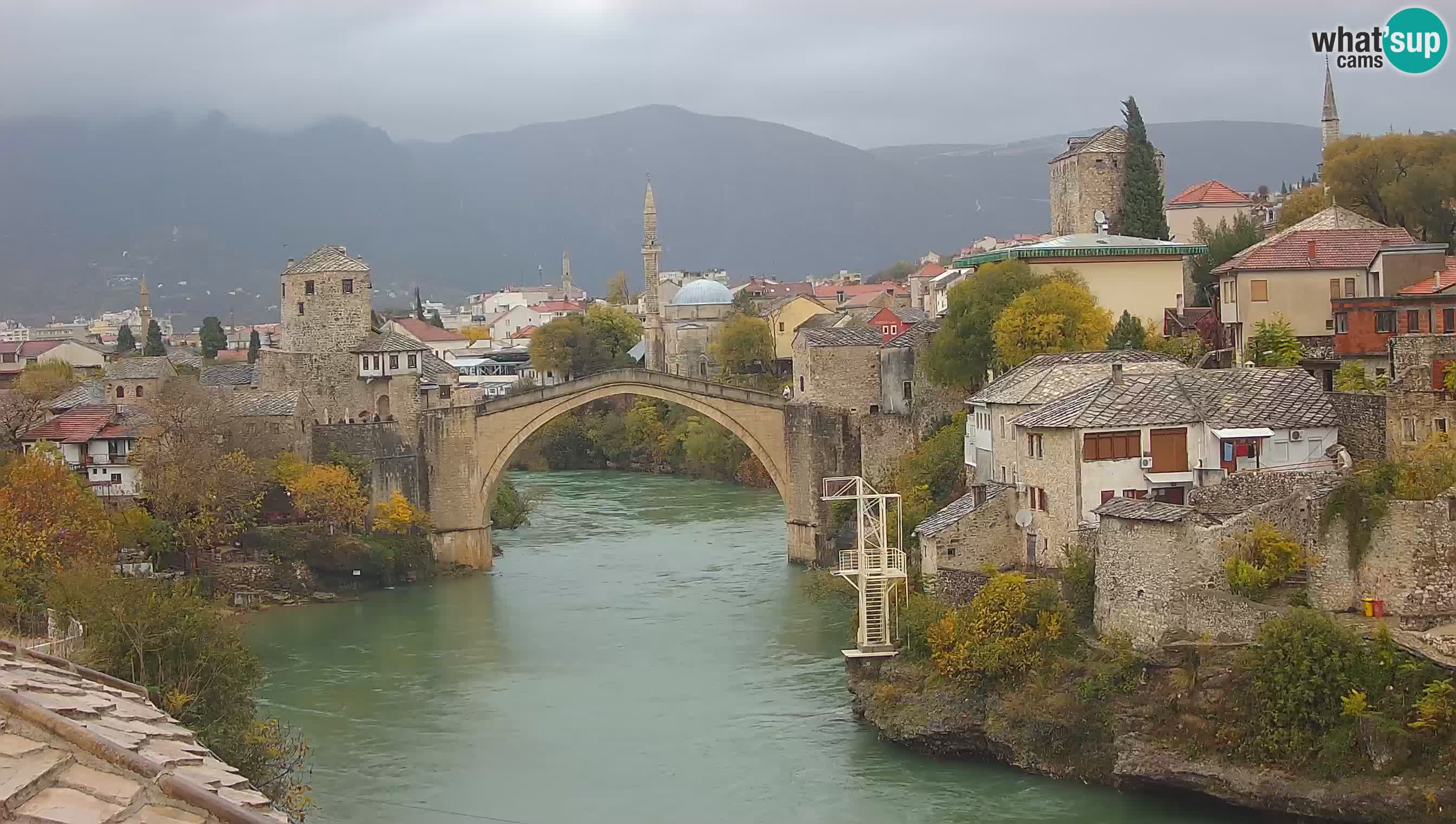 Mostar webkamera – Die Alte Brücke über den Fluss Neretva