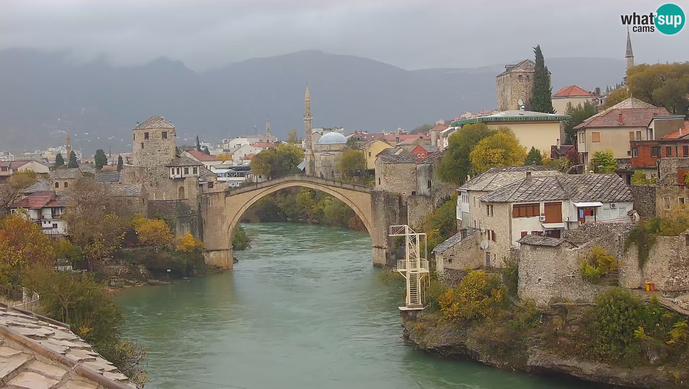 Mostar webkamera – Die Alte Brücke über den Fluss Neretva