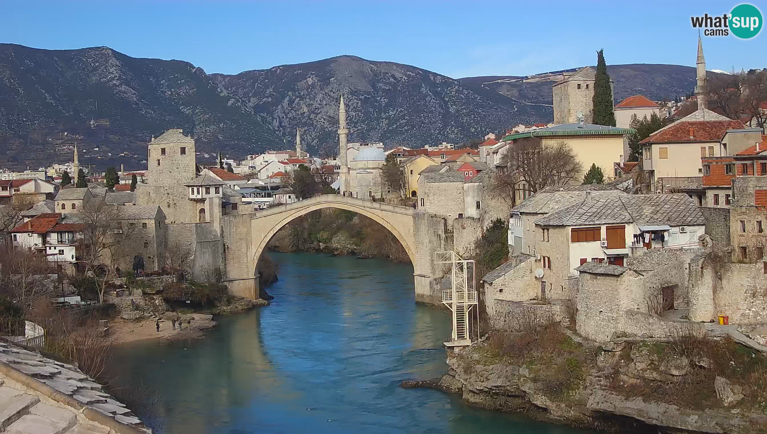 Mostar webkamera – Die Alte Brücke über den Fluss Neretva