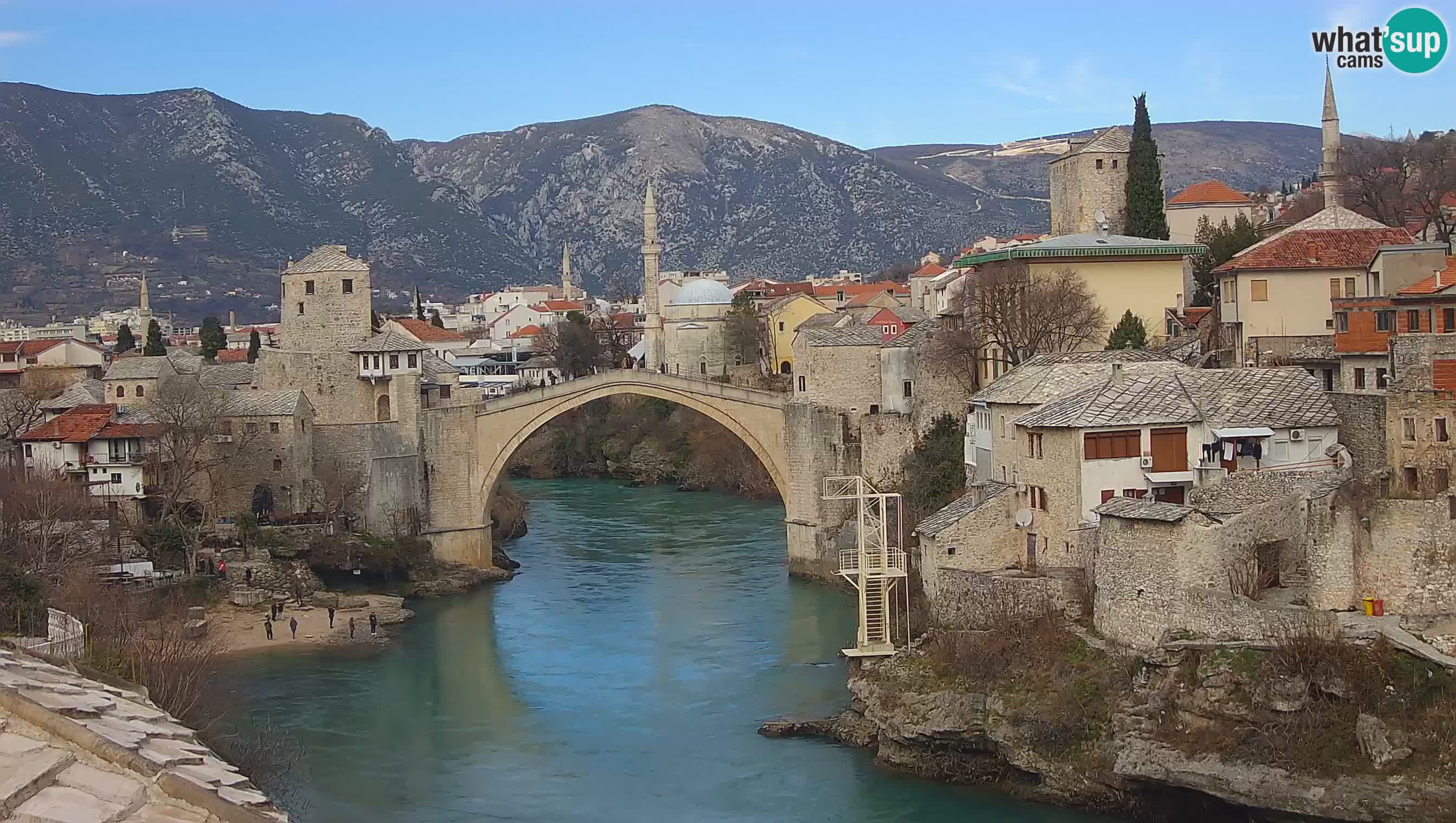 Mostar webkamera – Die Alte Brücke über den Fluss Neretva