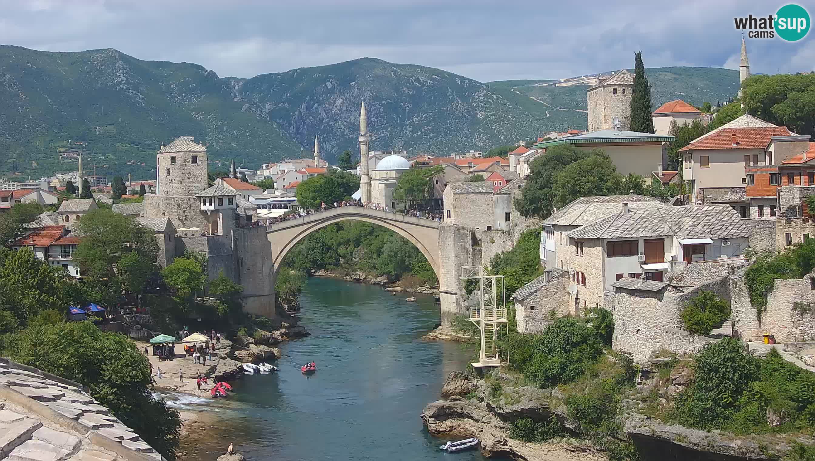 Mostar webkamera – Die Alte Brücke über den Fluss Neretva
