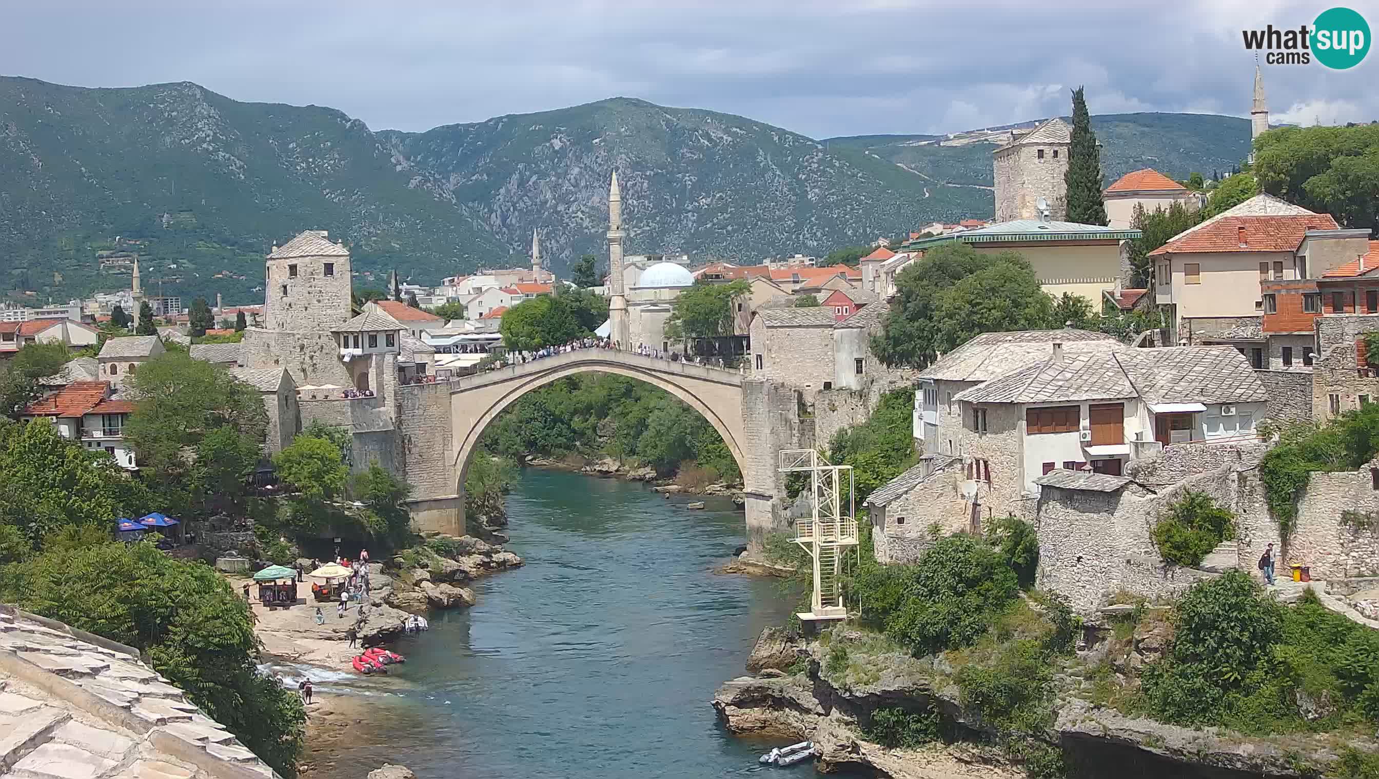 Mostar webkamera – Die Alte Brücke über den Fluss Neretva