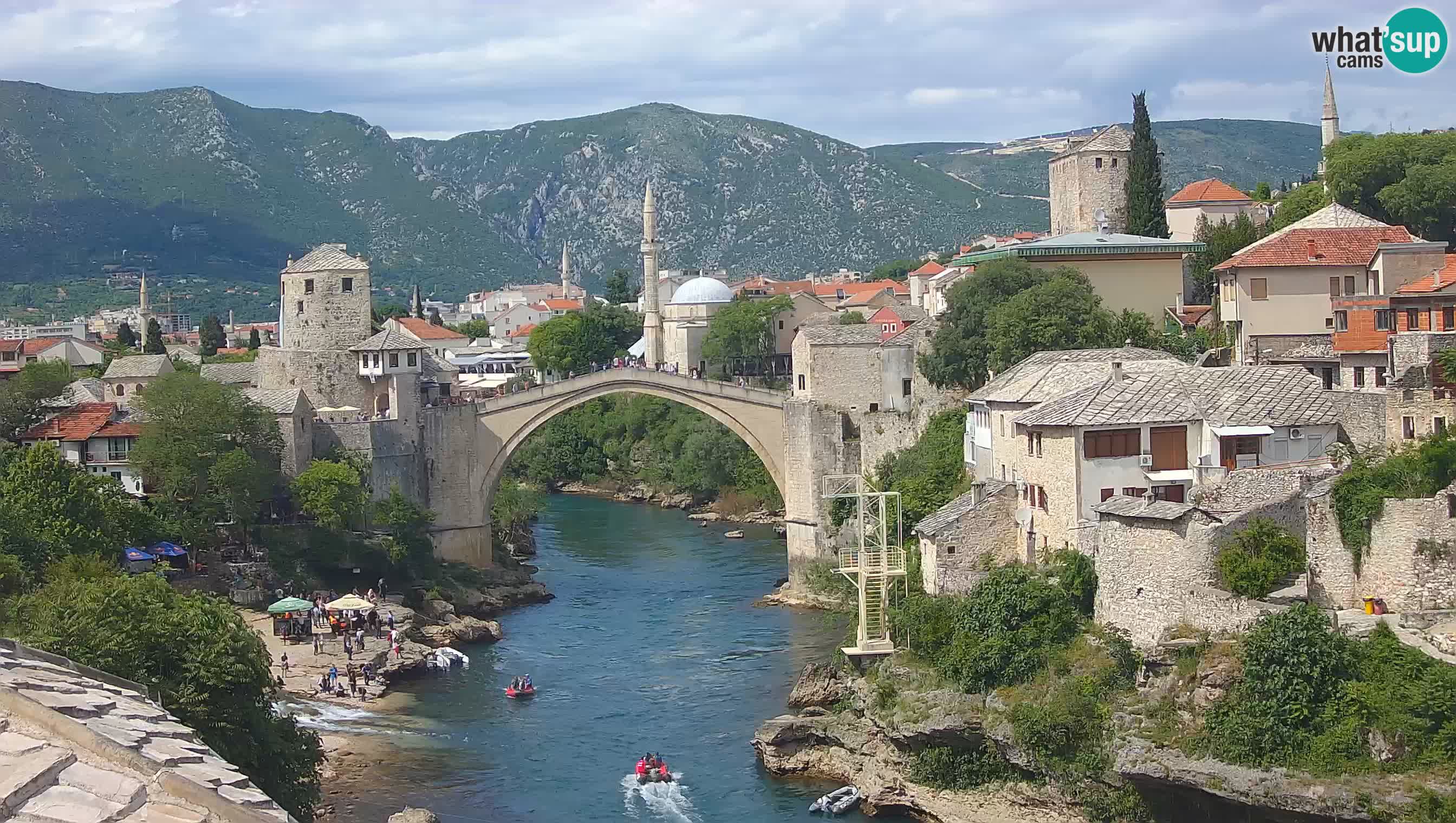 Mostar webkamera – Die Alte Brücke über den Fluss Neretva