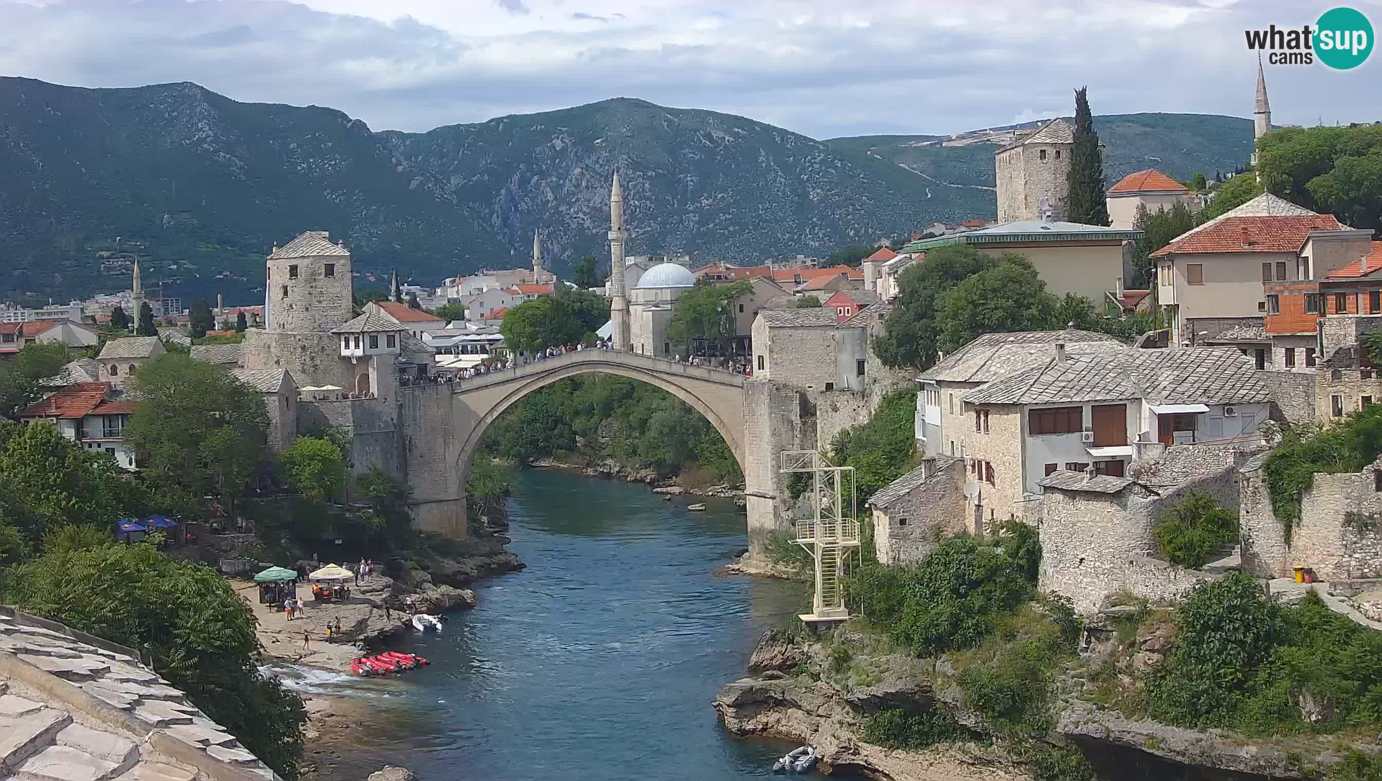 Mostar webkamera – Die Alte Brücke über den Fluss Neretva