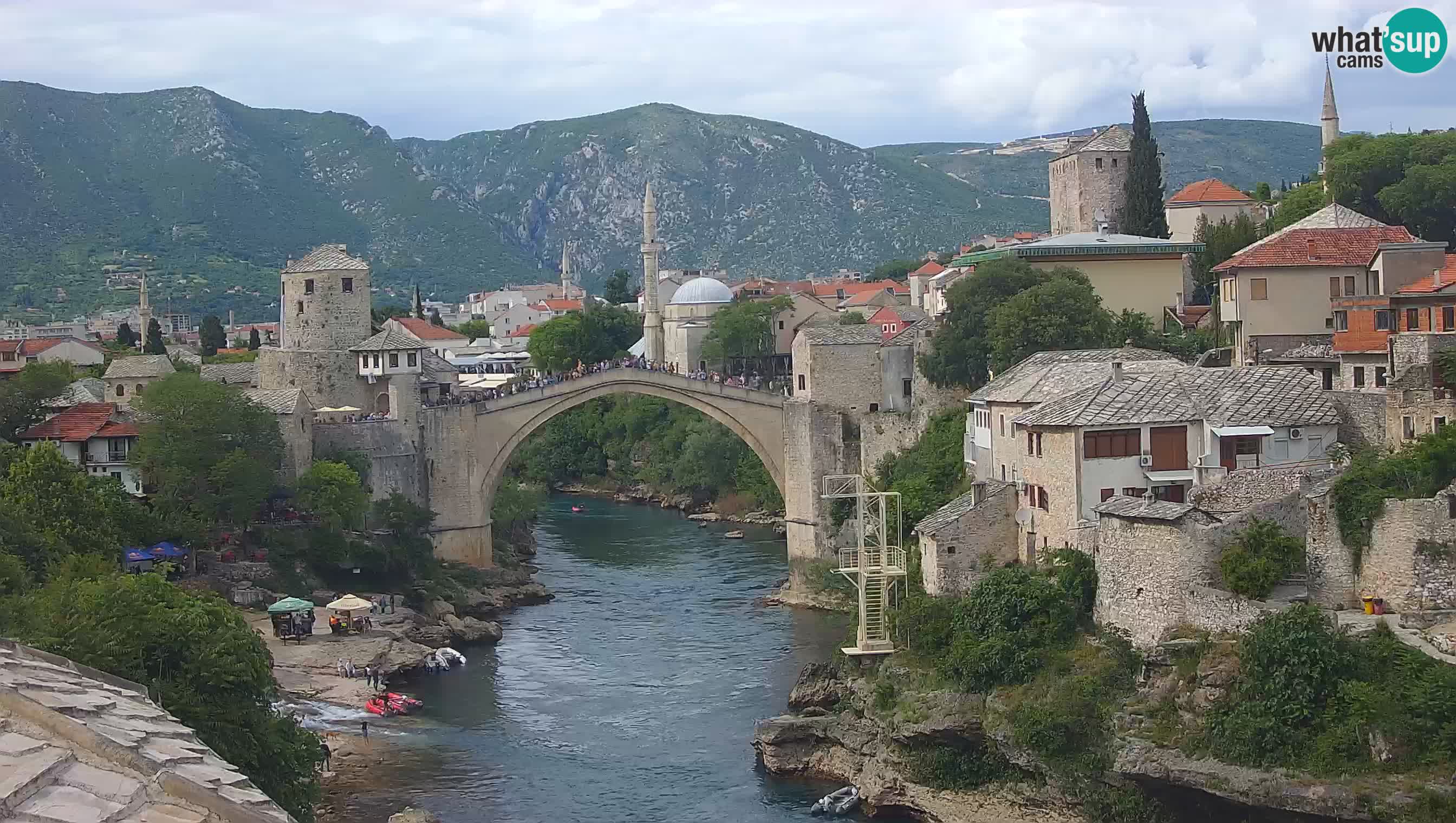 Mostar webkamera – Die Alte Brücke über den Fluss Neretva