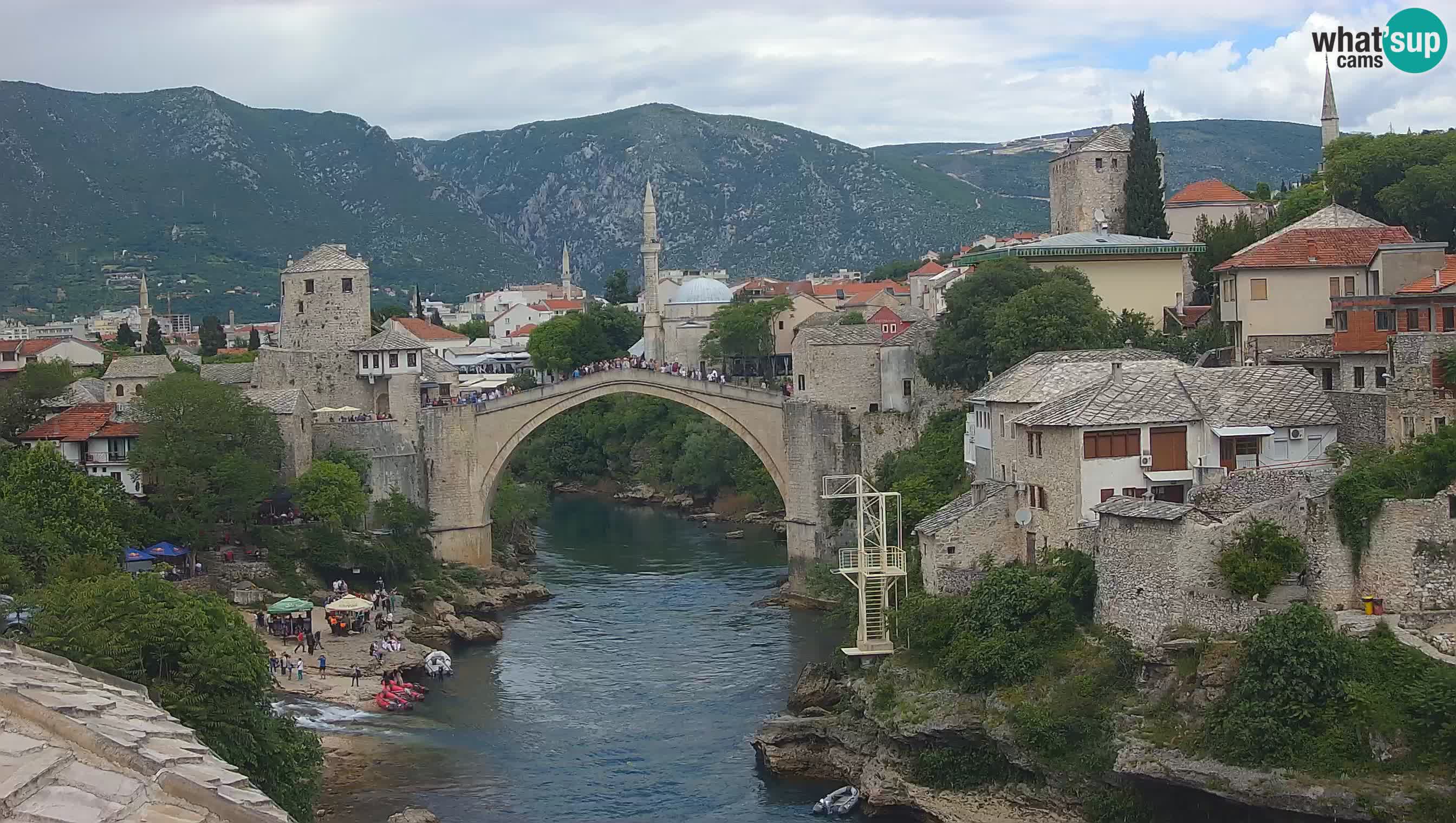 Mostar webkamera – Die Alte Brücke über den Fluss Neretva