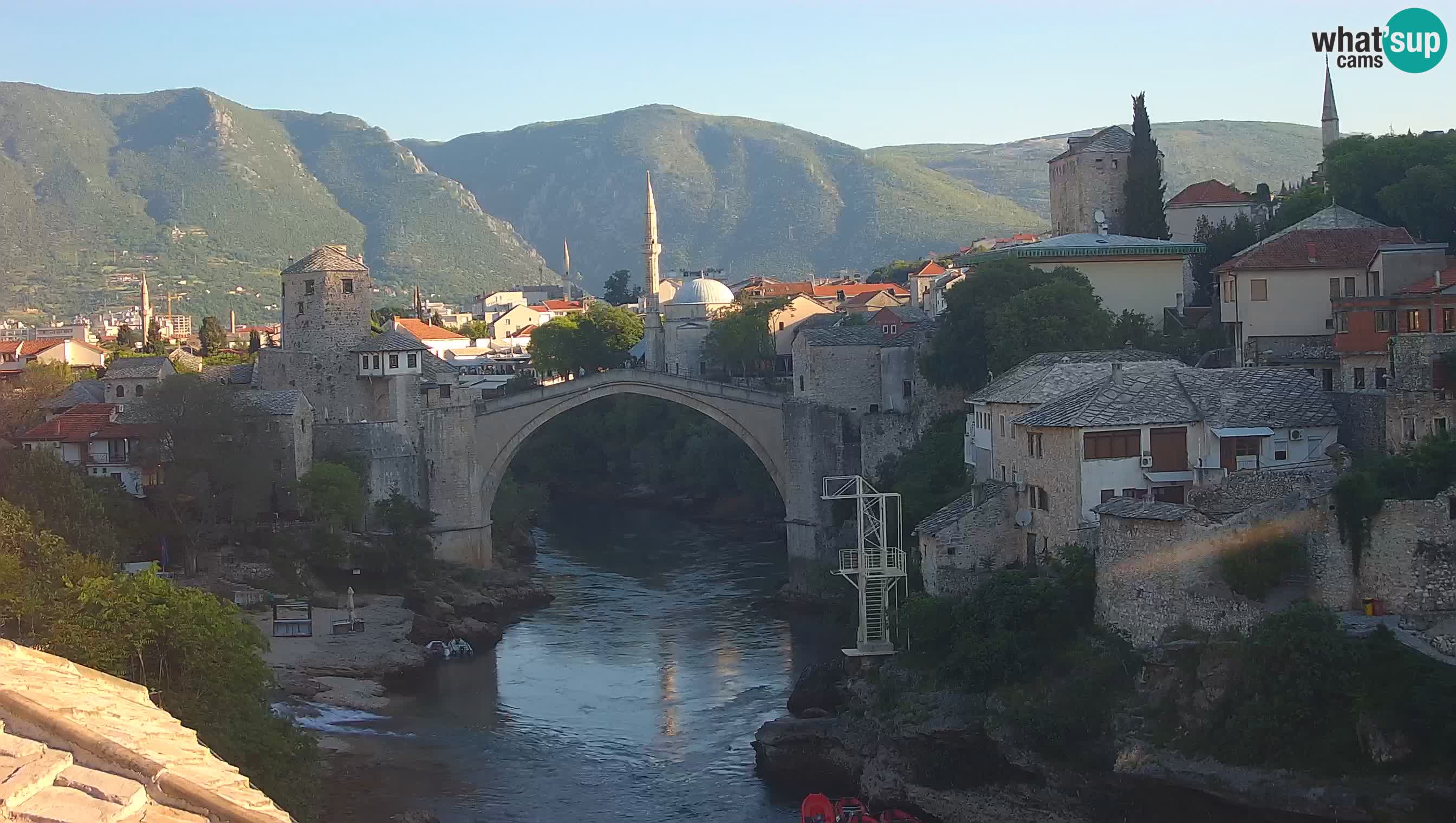 Mostar webkamera – Die Alte Brücke über den Fluss Neretva