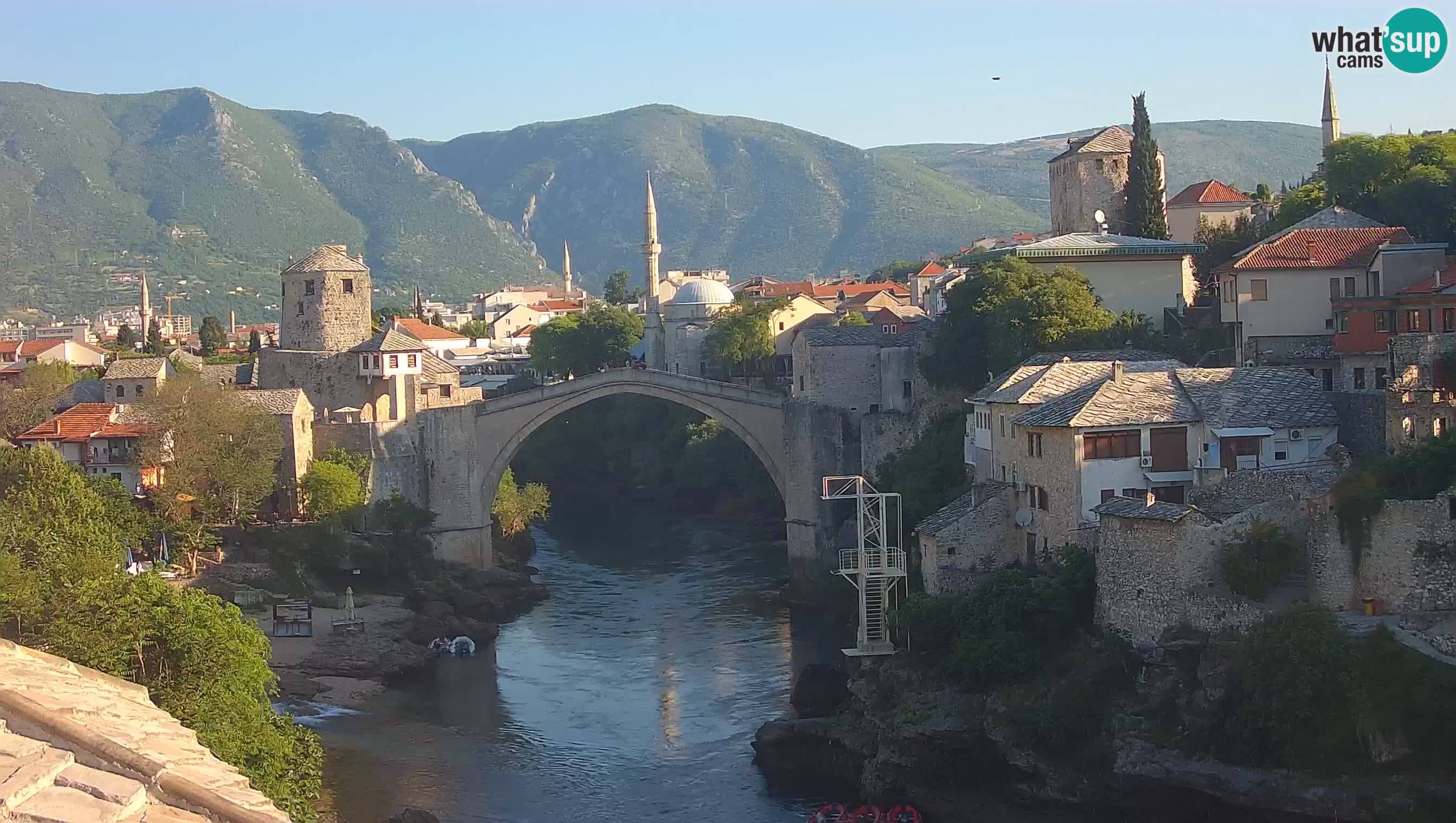 Mostar webkamera – Die Alte Brücke über den Fluss Neretva