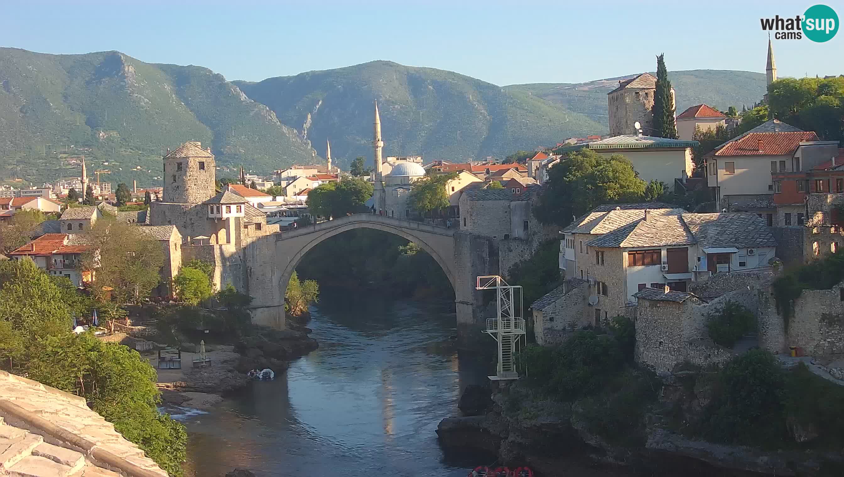 Mostar webkamera – Die Alte Brücke über den Fluss Neretva
