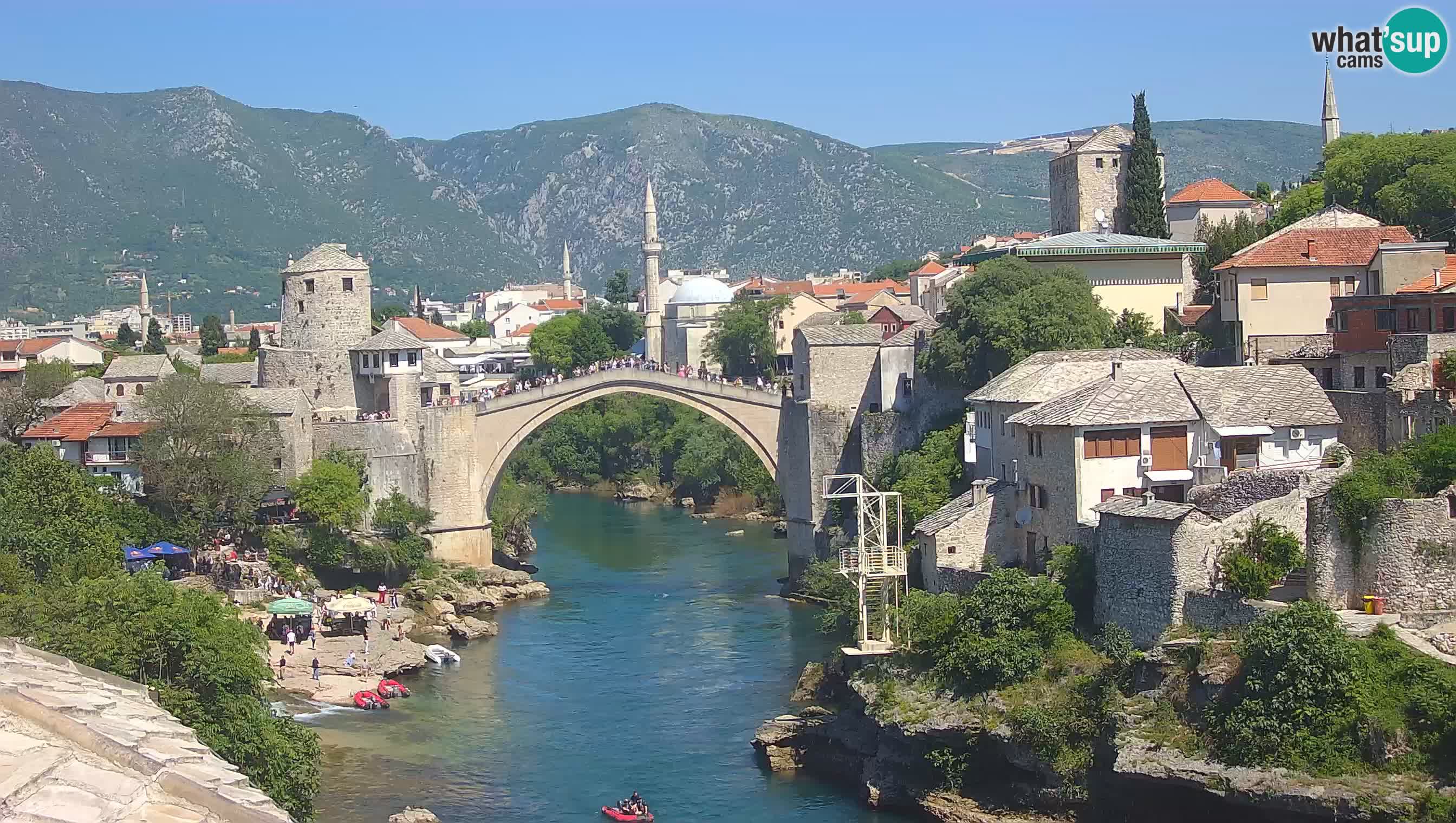Mostar webkamera – Die Alte Brücke über den Fluss Neretva