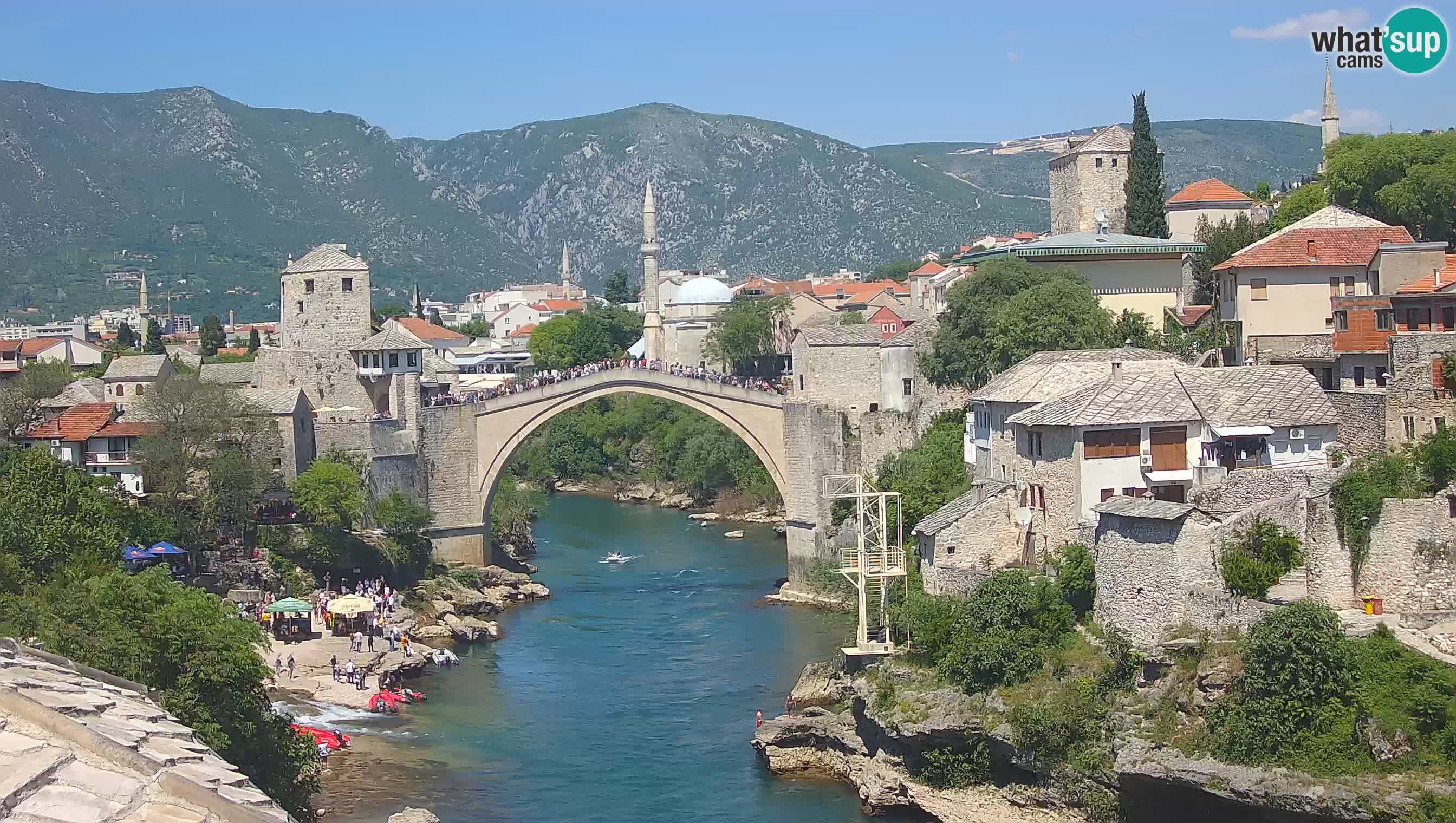 Mostar webkamera – Die Alte Brücke über den Fluss Neretva