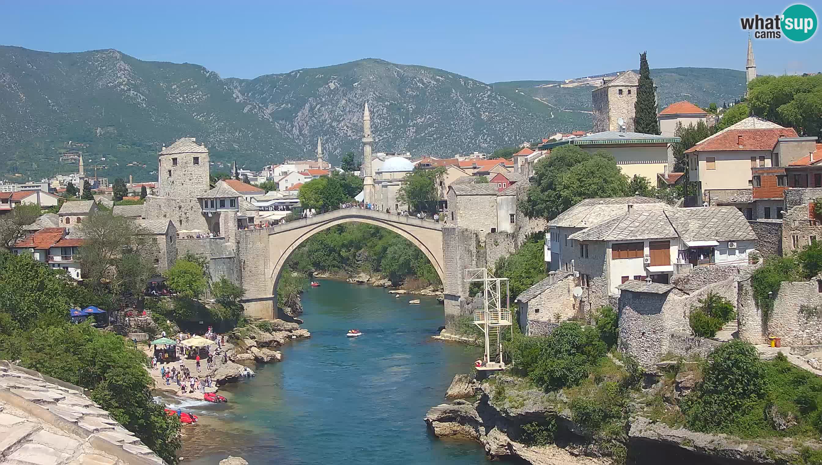 Mostar webkamera – Die Alte Brücke über den Fluss Neretva