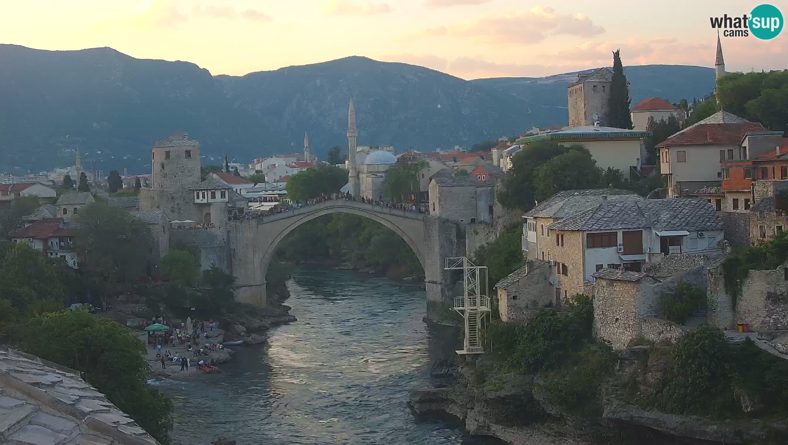 Mostar webkamera – Die Alte Brücke über den Fluss Neretva