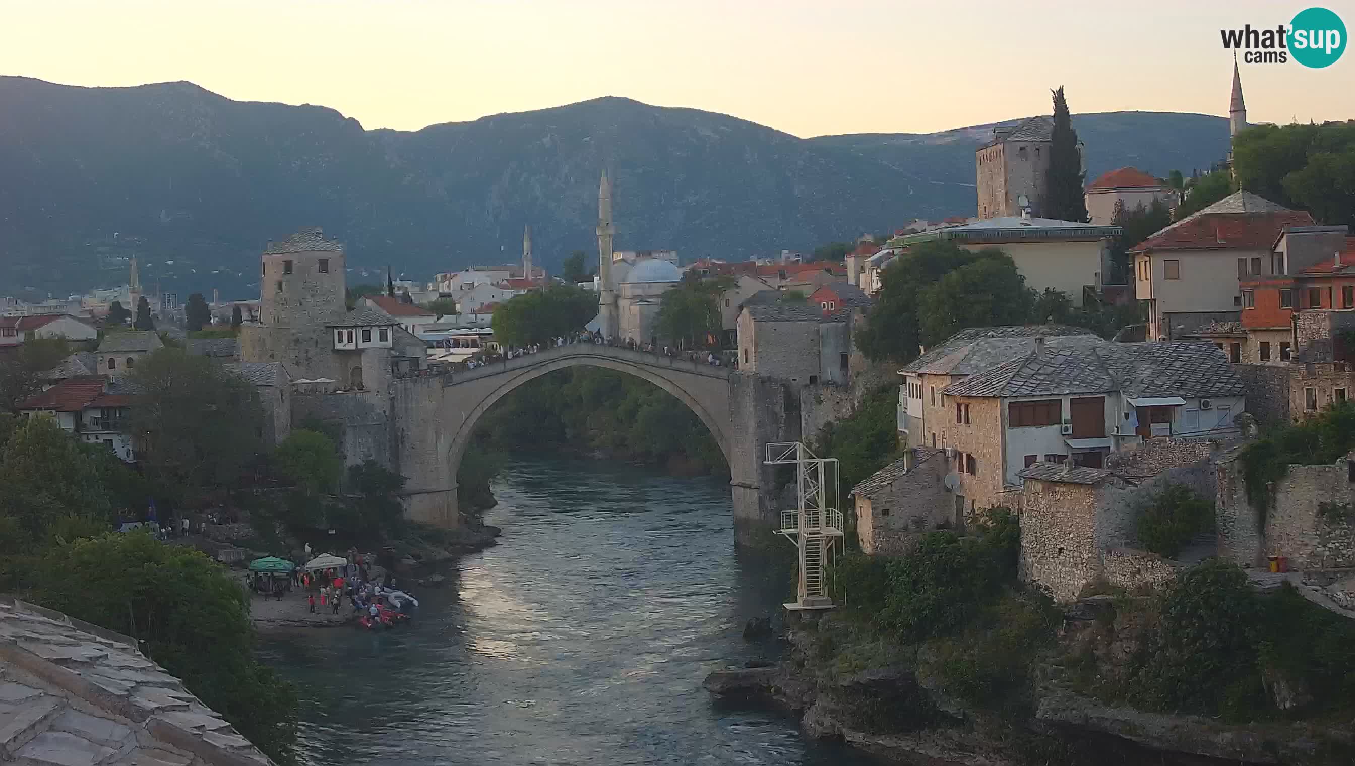 Mostar webkamera – Die Alte Brücke über den Fluss Neretva