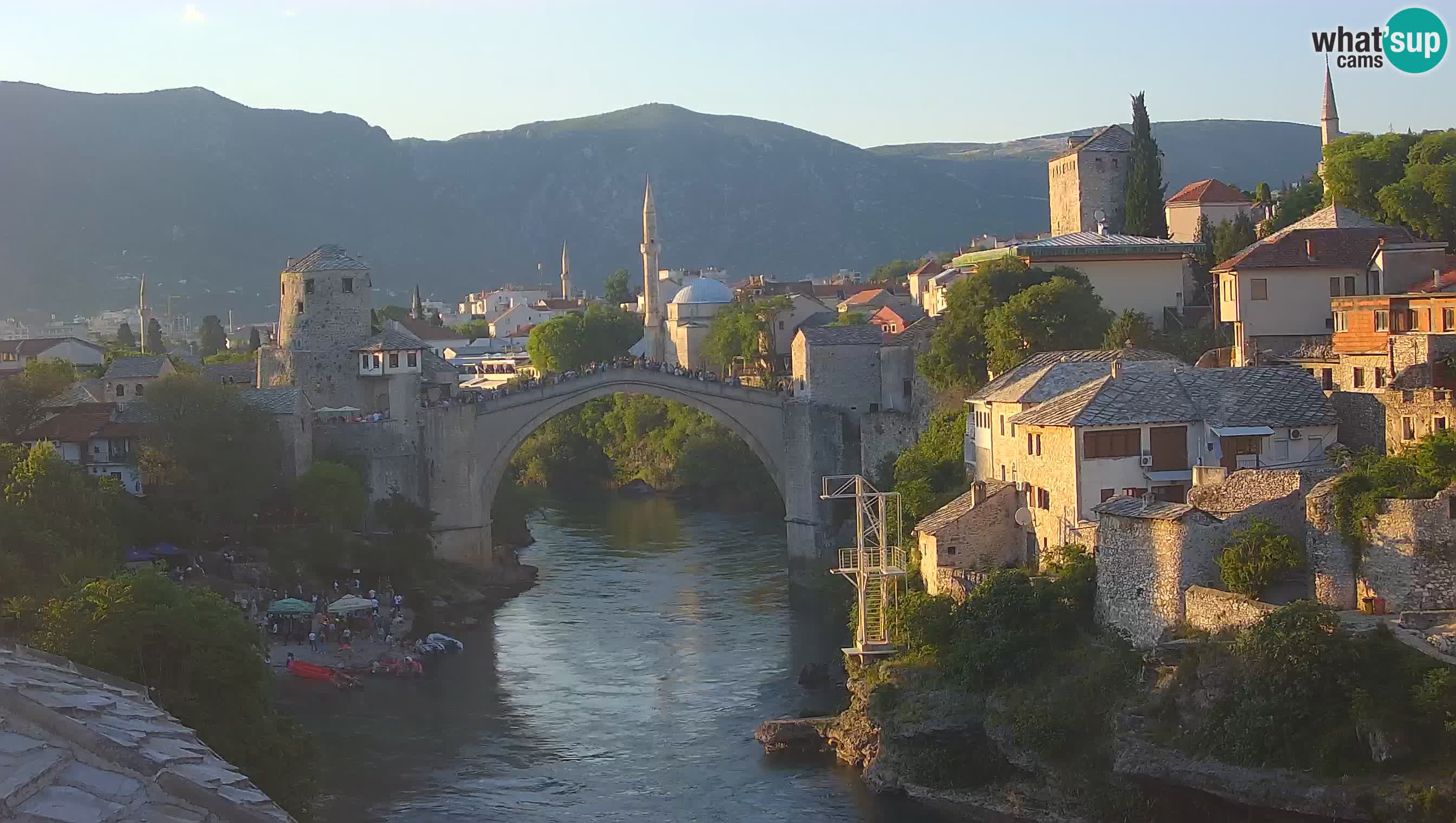 Mostar webkamera – Die Alte Brücke über den Fluss Neretva