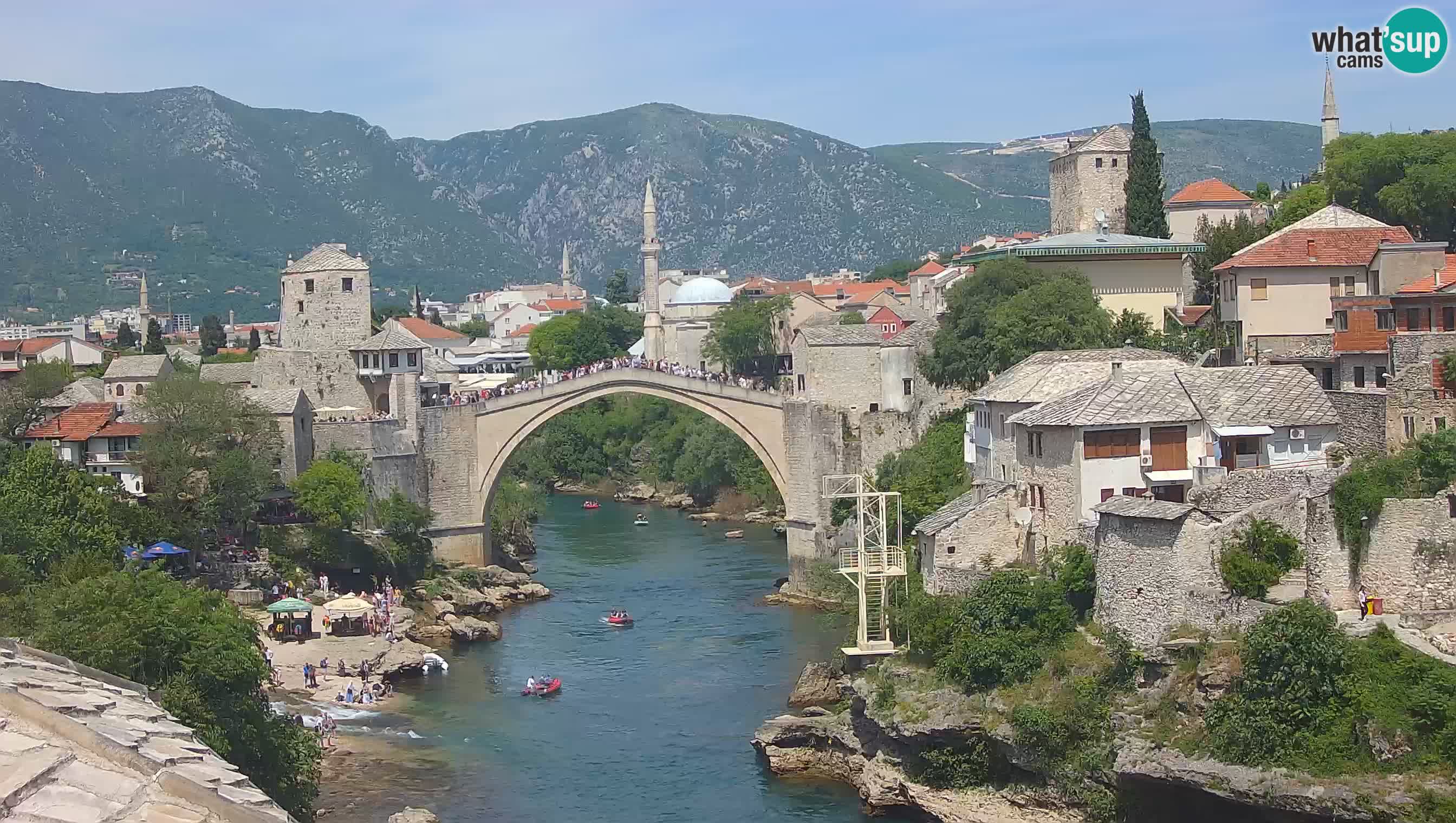 Mostar webkamera – Die Alte Brücke über den Fluss Neretva
