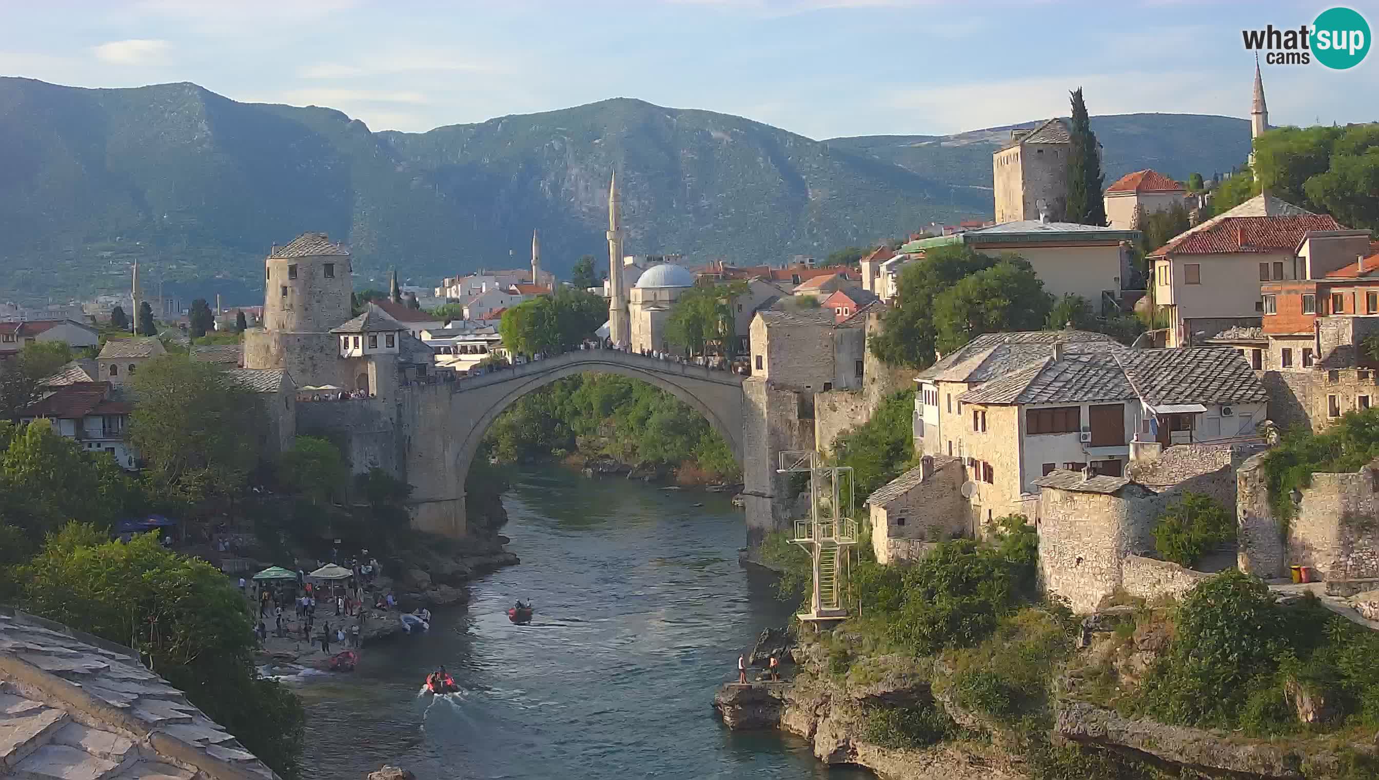 Mostar webkamera – Die Alte Brücke über den Fluss Neretva